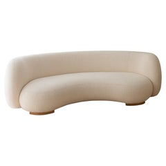 Emmanuel Outy EOS-1 Gebogenes Sofa mit Stoffpolsterung, Eiche oder Messingfüßen