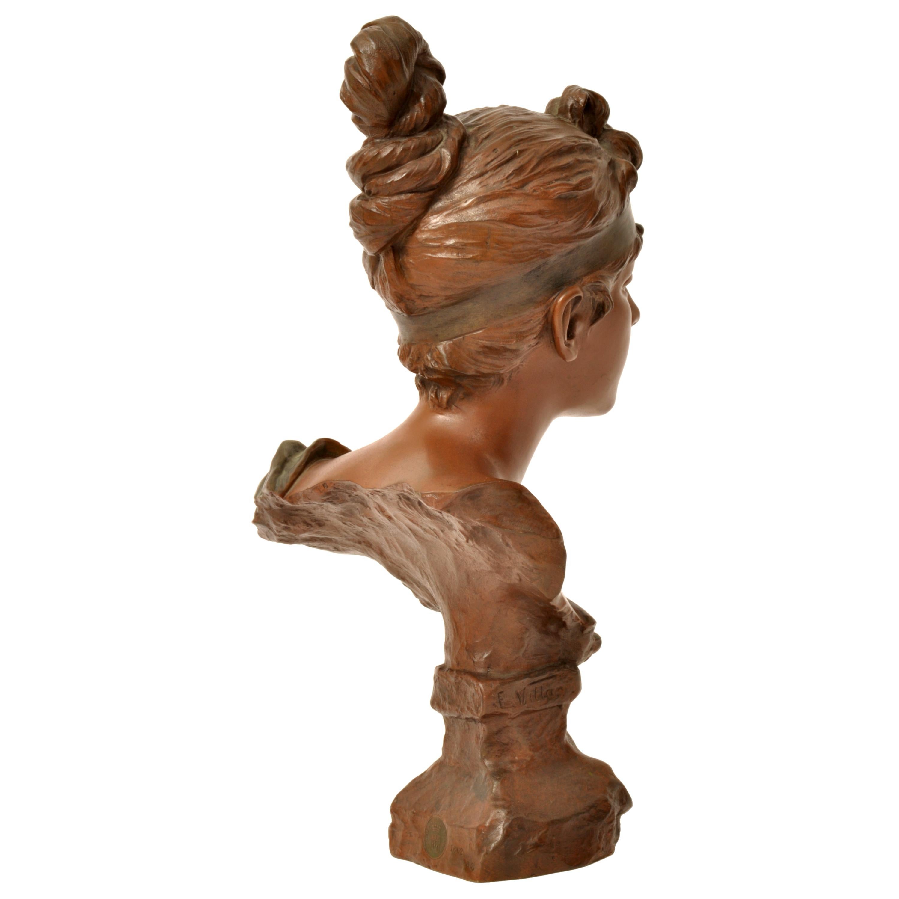 Antike Jugendstil-Bronze eines schönen Mädchens im neoklassizistischen Stil von Emmanuel Villanis, um 1900.
Die Bronze mit dem Titel 