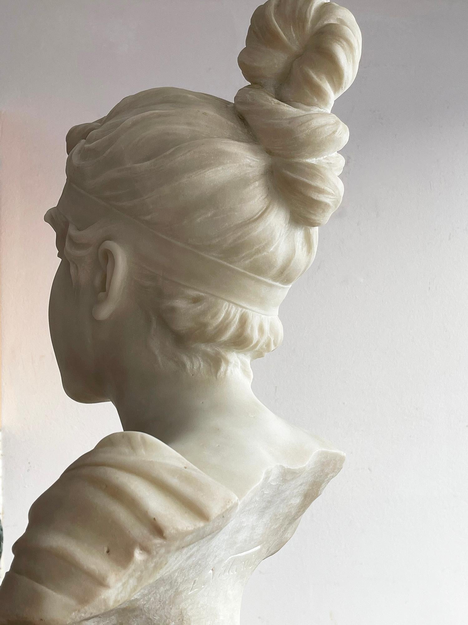 Phryne - Marble Bust of a Beautiful Young Woman  Perfect Silhouette Art Nouveau For Sale 6