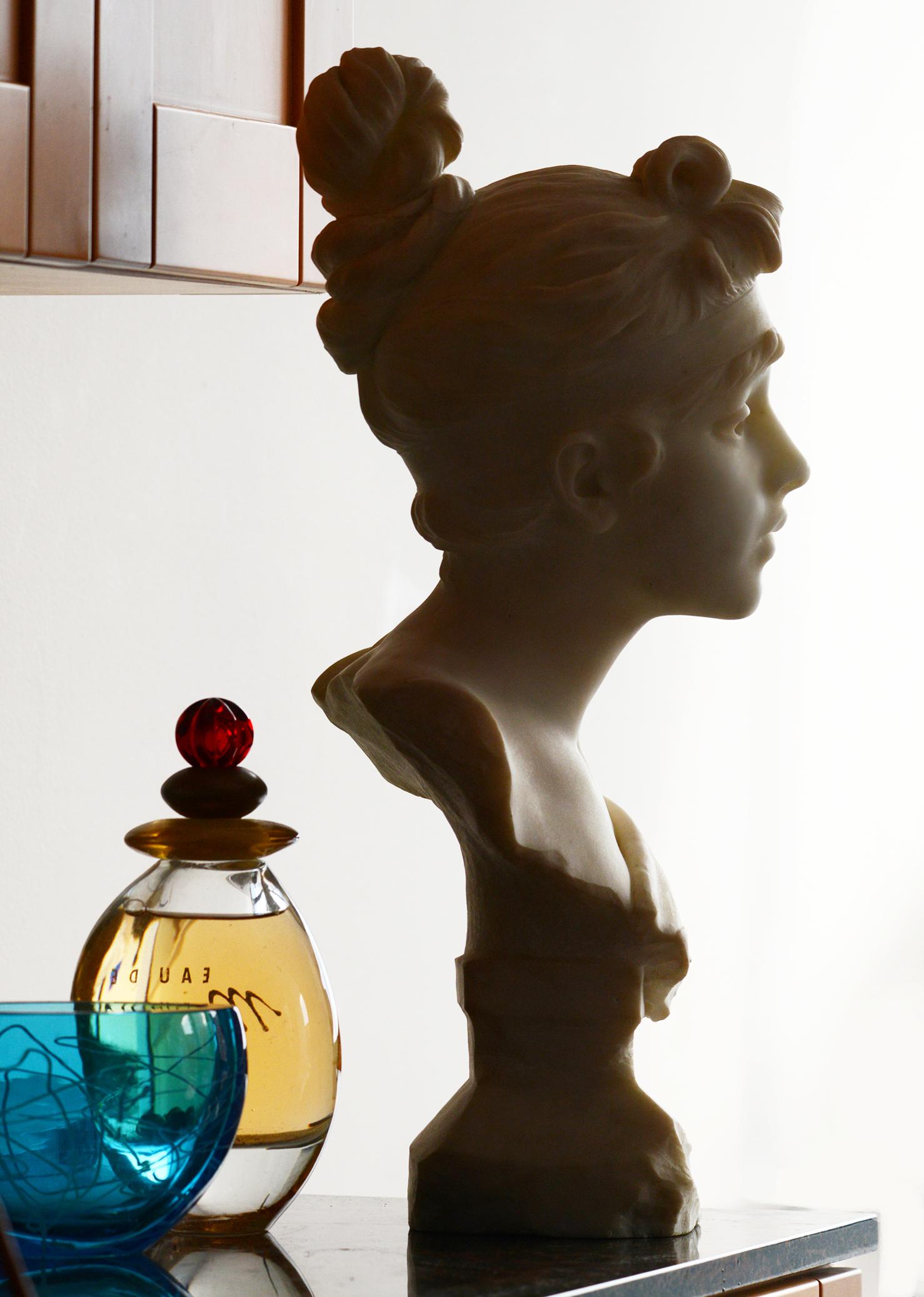 Phryne – Marmorbüste einer schönen jungen Frau  Perfekte Silhouette im Art nouveau-Stil im Angebot 4