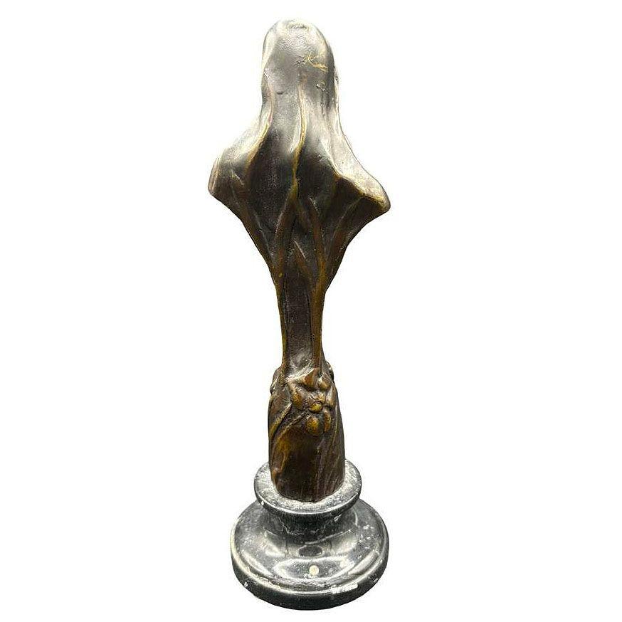 Bronzo Scultura della Vergine Maria in stile Art Nouveau francese con base in marmo di Emmanuel Villanis in vendita