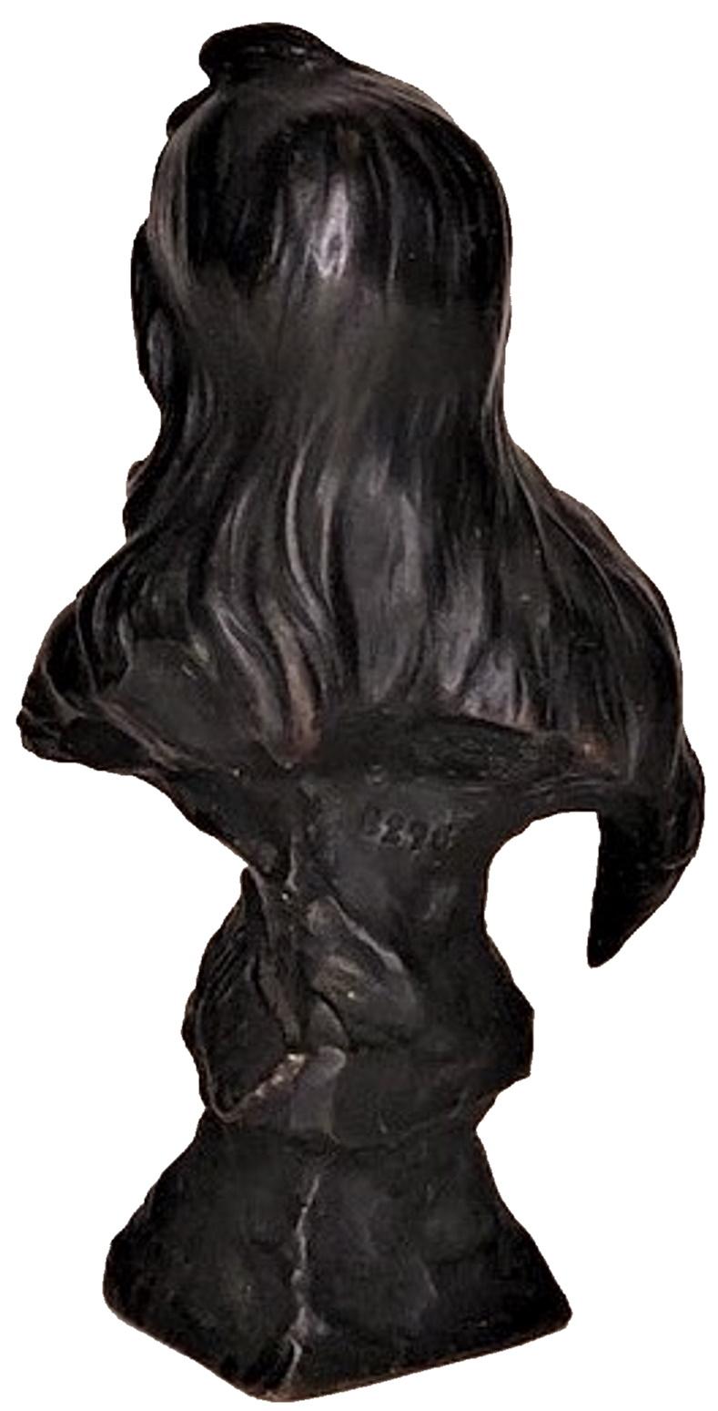 Buste en bronze patiné Art nouveau français « Lily » d'Emmanuel Villdnis, vers 1890 Bon état - En vente à New York, NY