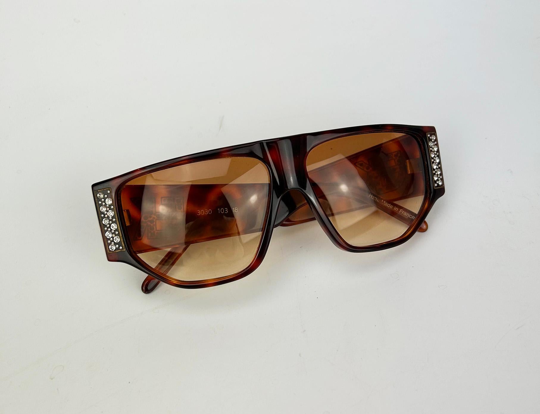 Lunettes de soleil vintage en écaille avec strass Emmanuelle Kahn c1980s en vente 10
