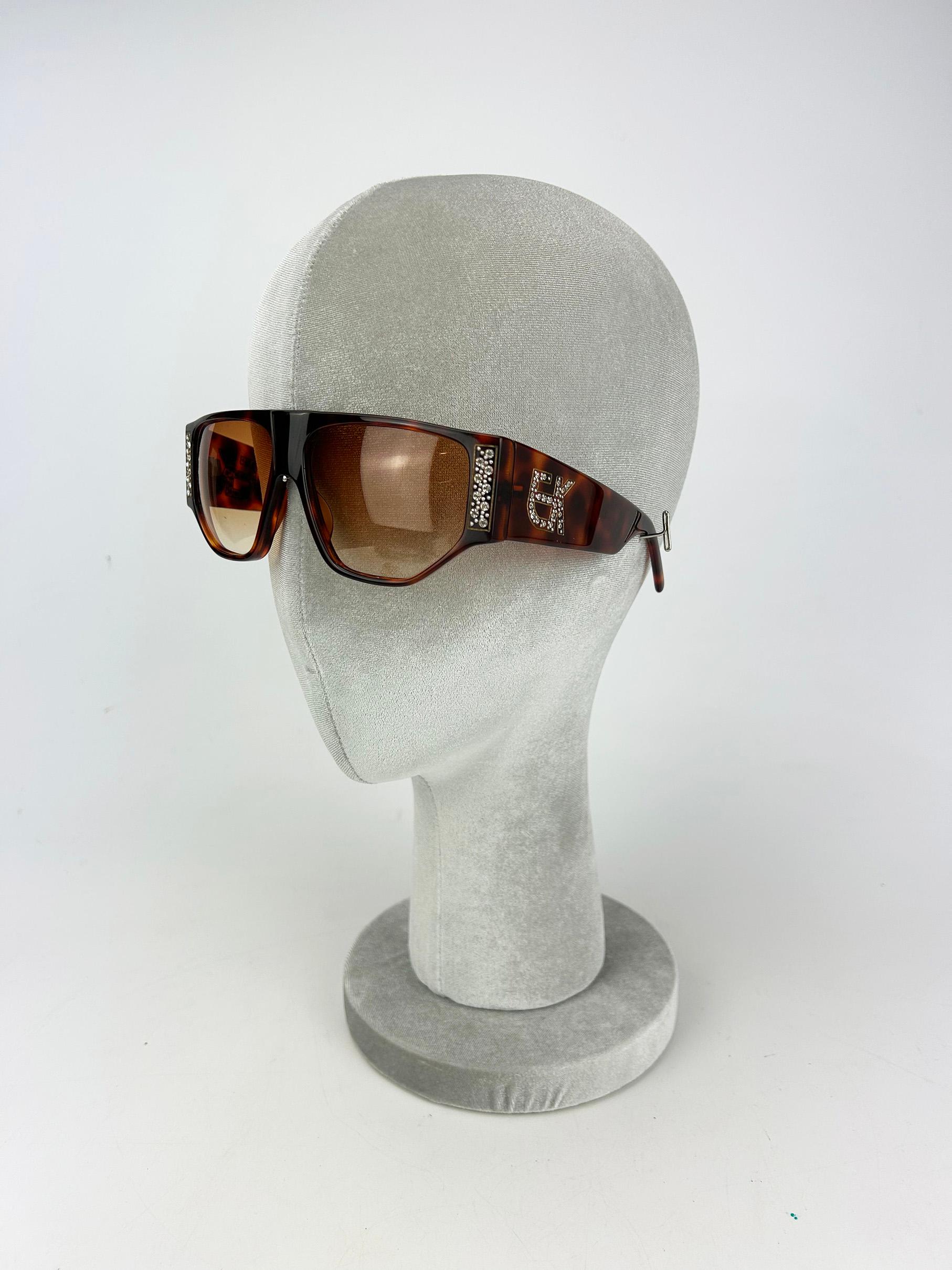 Lunettes de soleil vintage en écaille avec strass Emmanuelle Kahn c1980s Excellent état - En vente à Philadelphia, PA