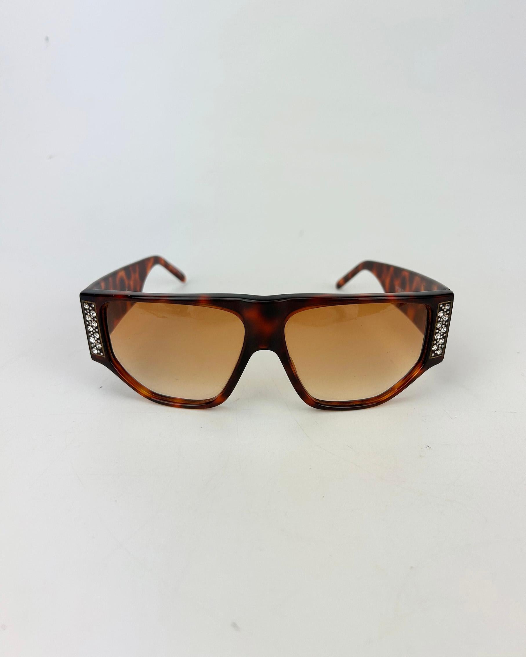 Lunettes de soleil vintage en écaille avec strass Emmanuelle Kahn c1980s en vente 1
