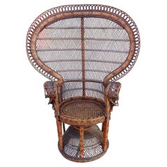 Sedia Emmanuelle in vimini con pavone Circa 1970
