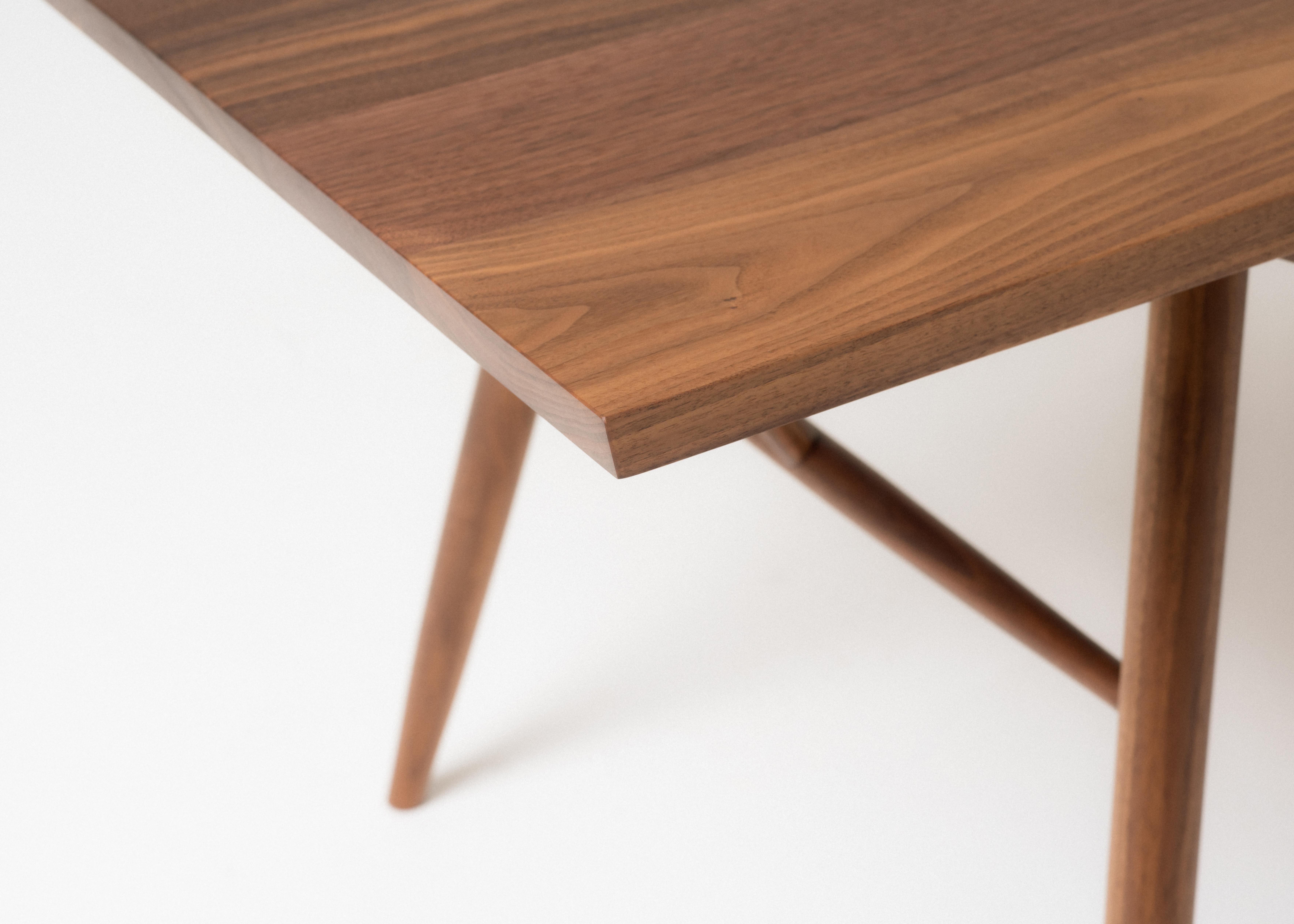 Emmett Desk Large, Handcrafted Massivholz-Schreibtisch (amerikanisch) im Angebot