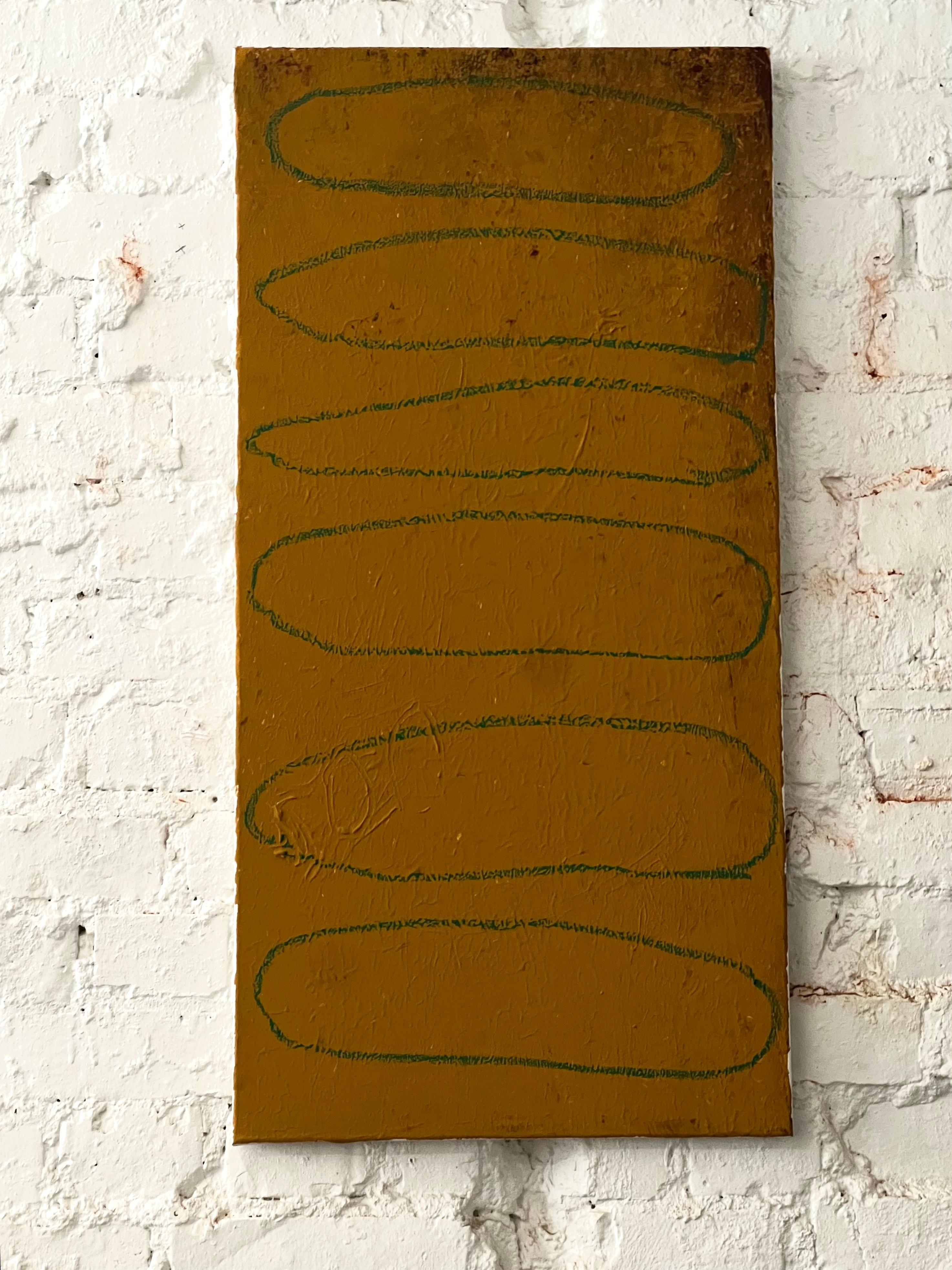 EMMI IIDA Animal Painting – Layers of Existence
 Abstrakte Senf- und tiefrote Strukturmalerei