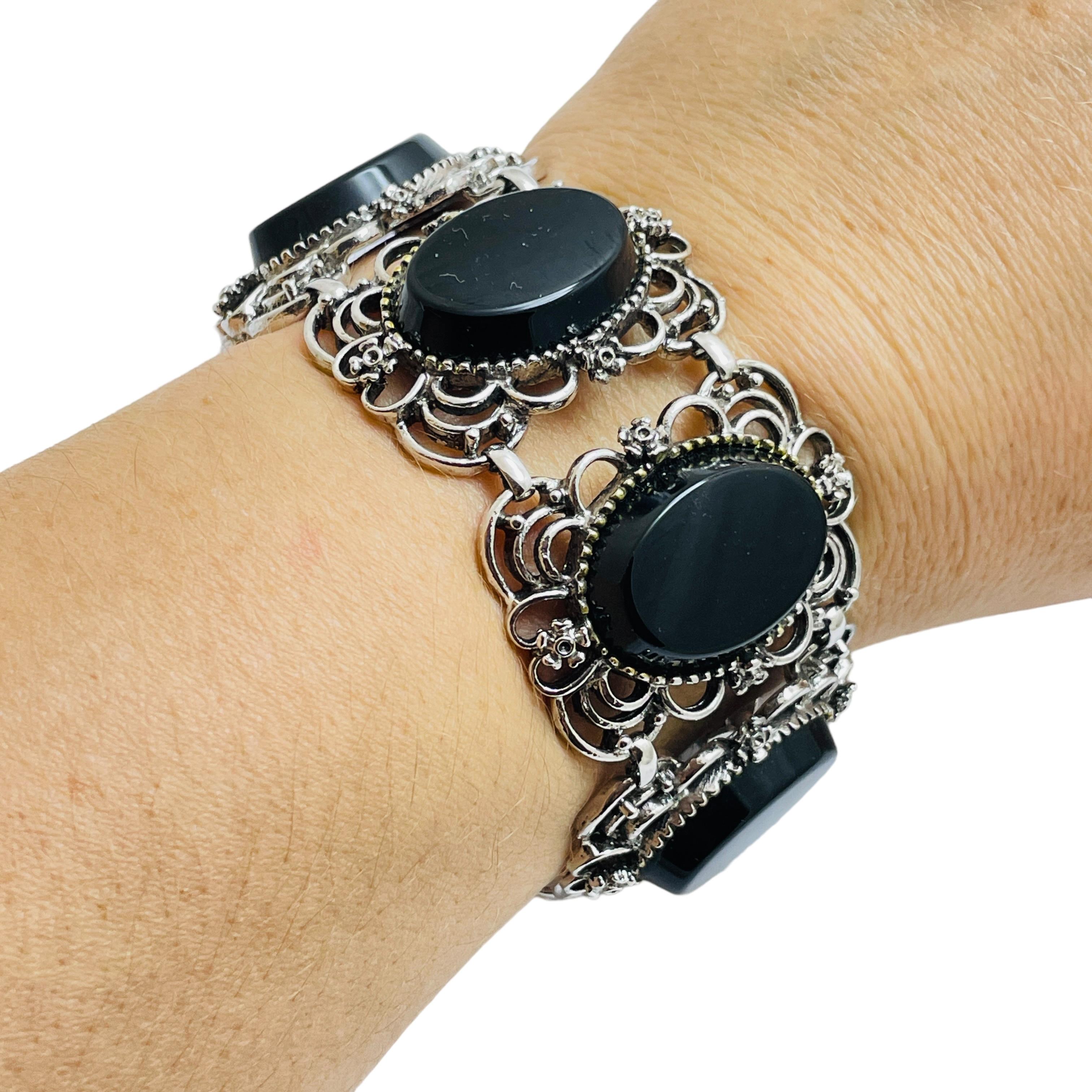 Bracciale firmato EMMONS con maglie in lucite nera e tono argento In condizioni buone in vendita a Palos Hills, IL