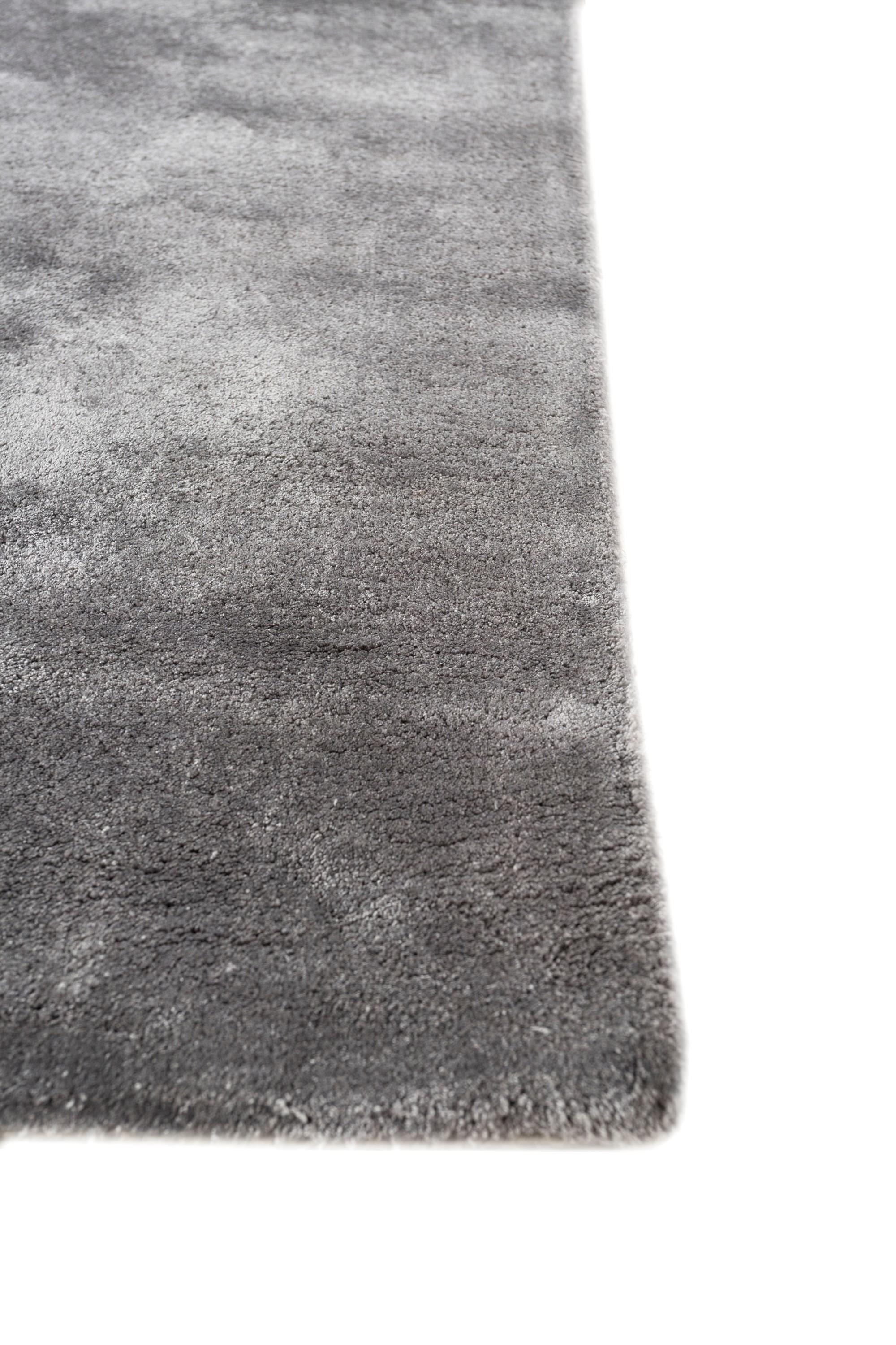 Modern Emotive Shape Medium Gray & White 150x240 cm Hand Tufted Rug For Sale