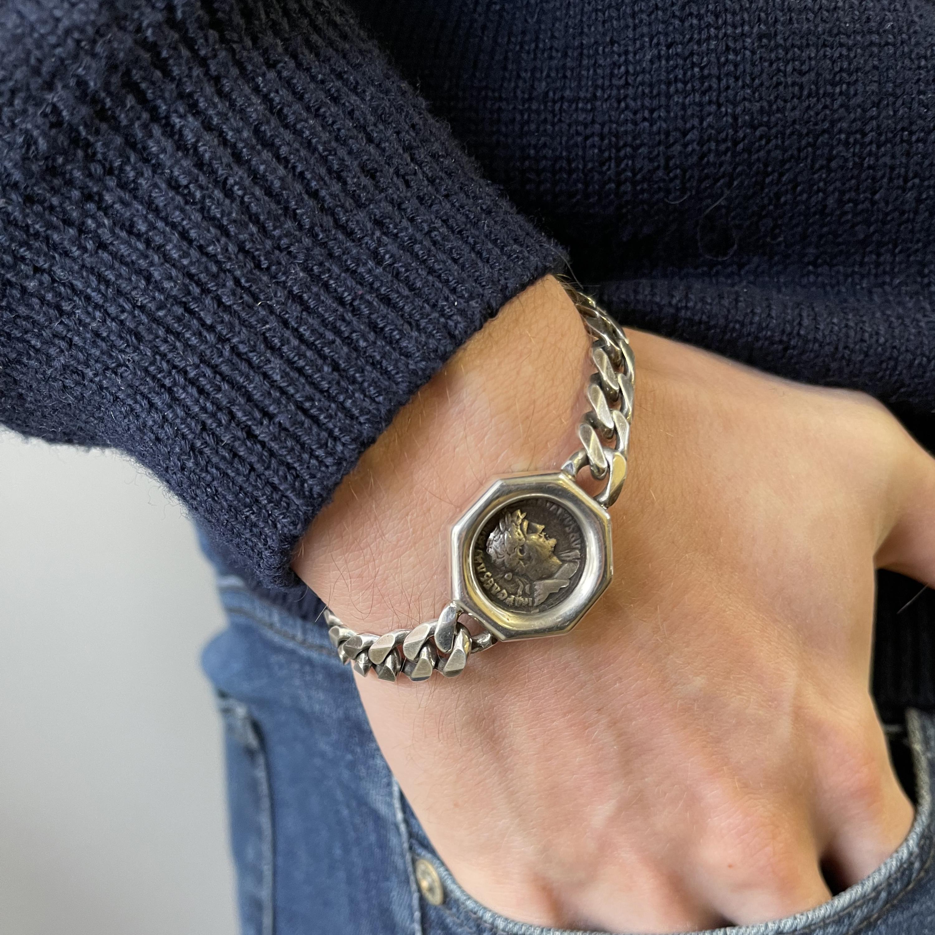 Empereur Hadrien Pièce de monnaie romaine 2e siècle Bracelet en argent ADS en vente 1