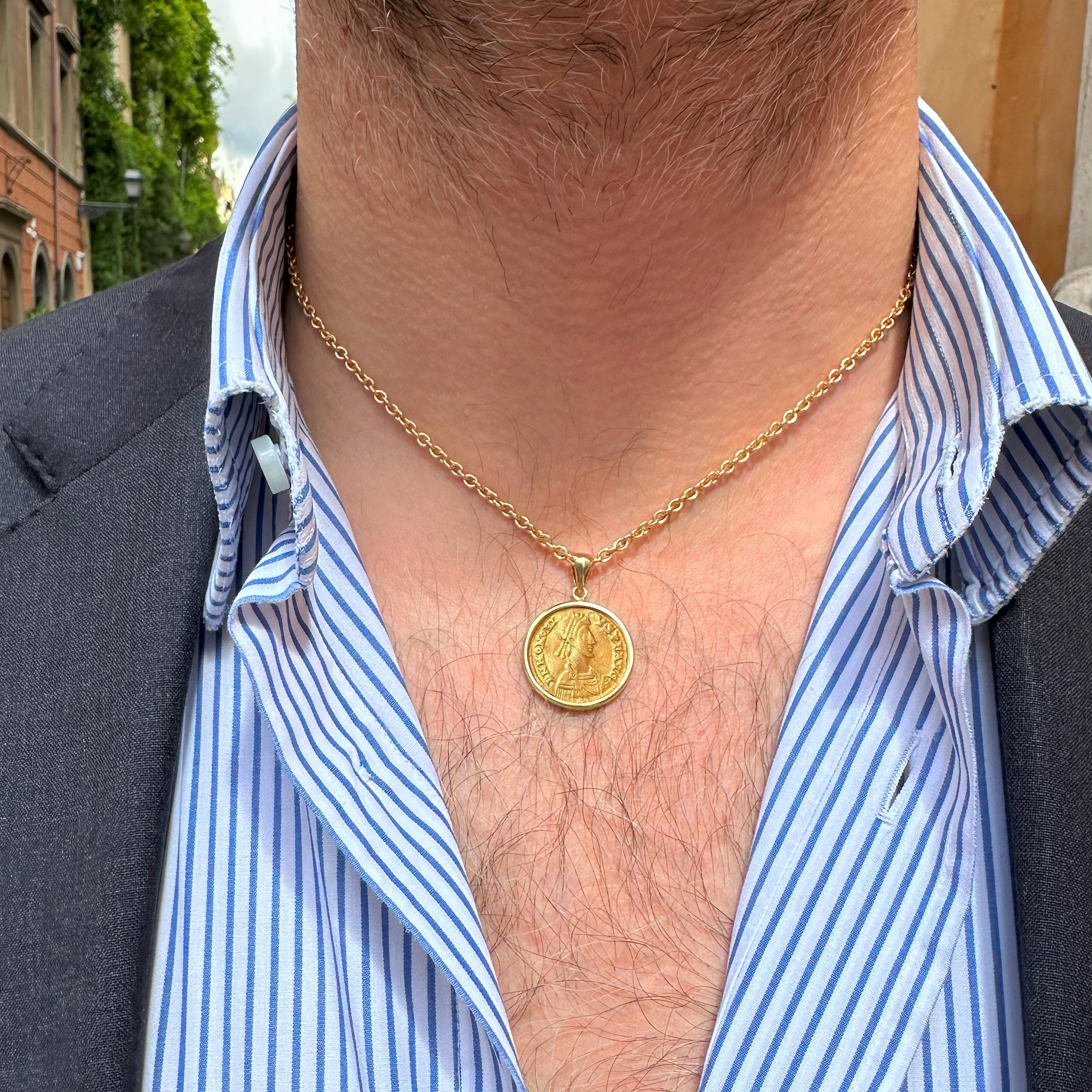 Bizantino Ciondolo a forma di moneta d'oro bizantino antico e genuino dell'EMPERATORE HONORIUS (24 Kt) in vendita