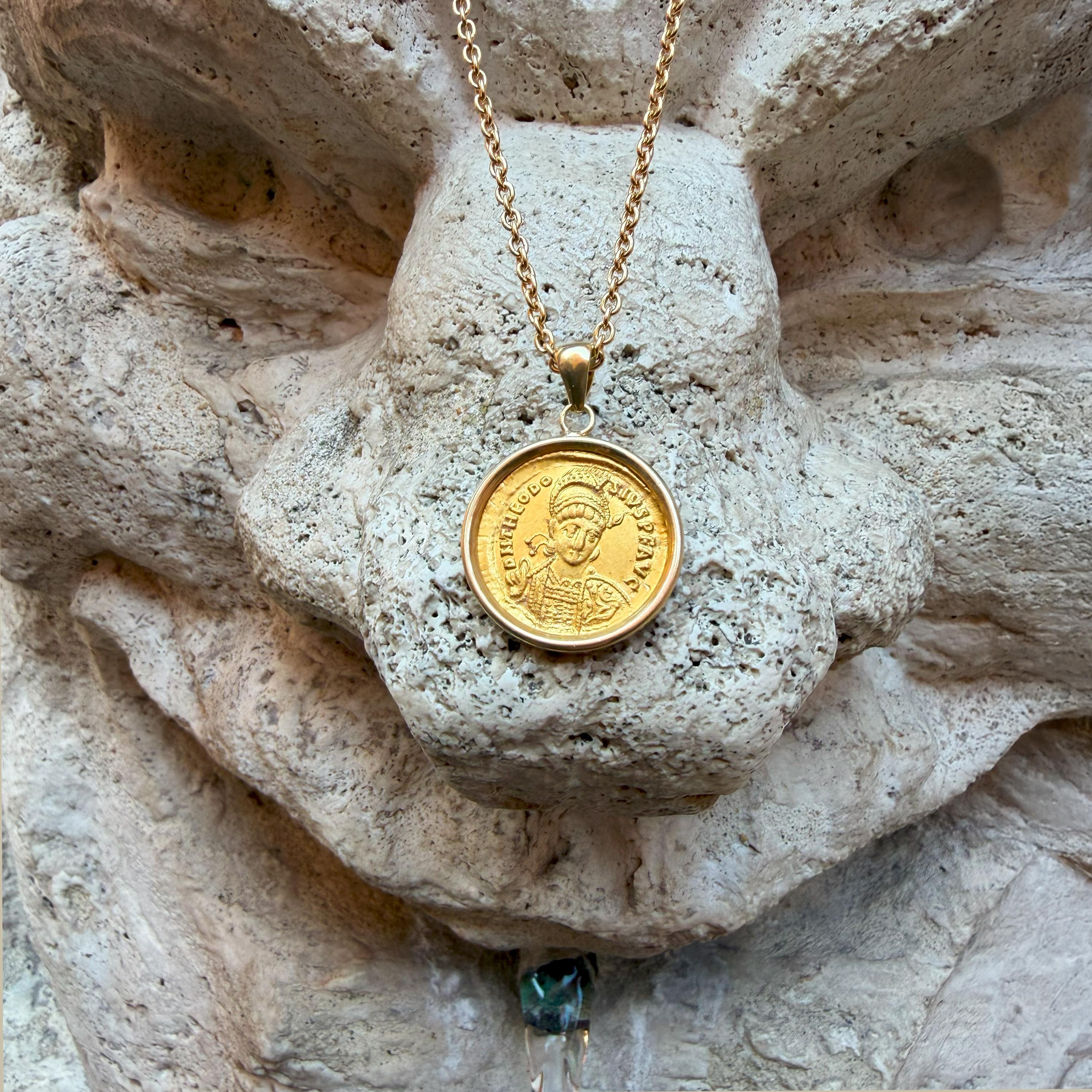 Emperor Theodosius II Gold Byzantine Coin 18KT gold Pendant in vendita 1