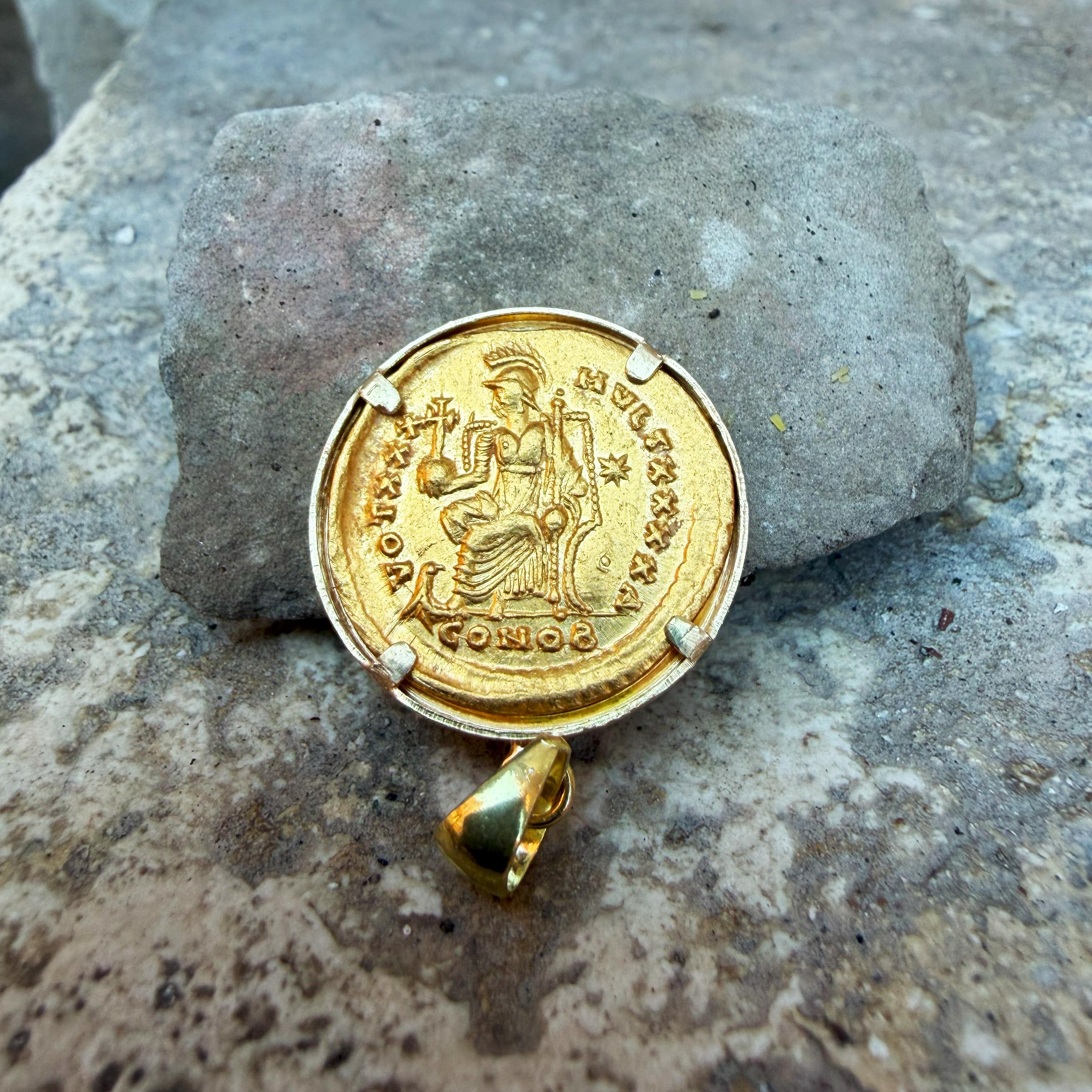 Emperor Theodosius II Gold Byzantine Coin 18KT gold Pendant in vendita 2