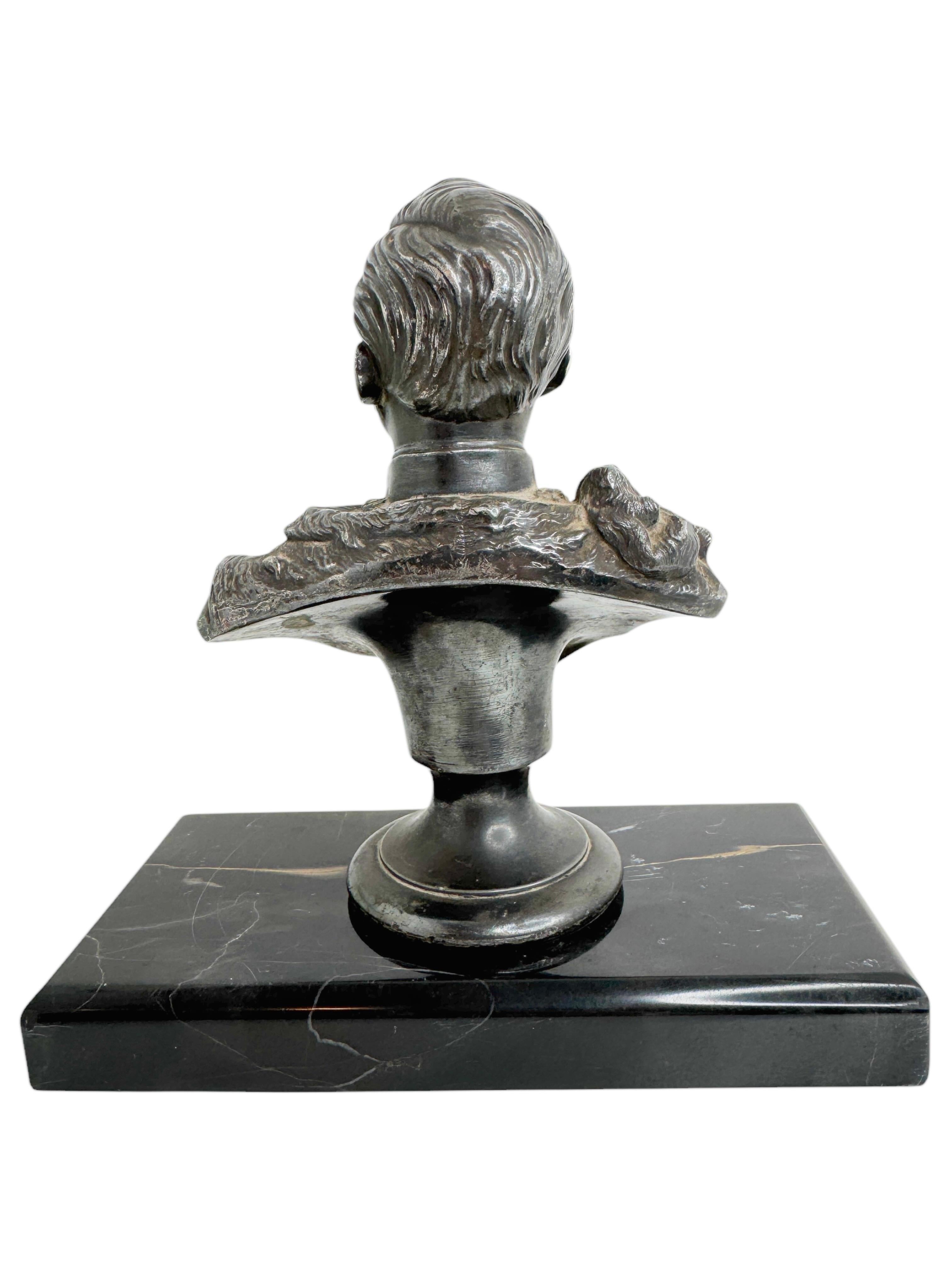 Imperatore Guglielmo II. Busto scultura su base di marmo Antico tedesco, 1900 In condizioni buone in vendita a Nuernberg, DE