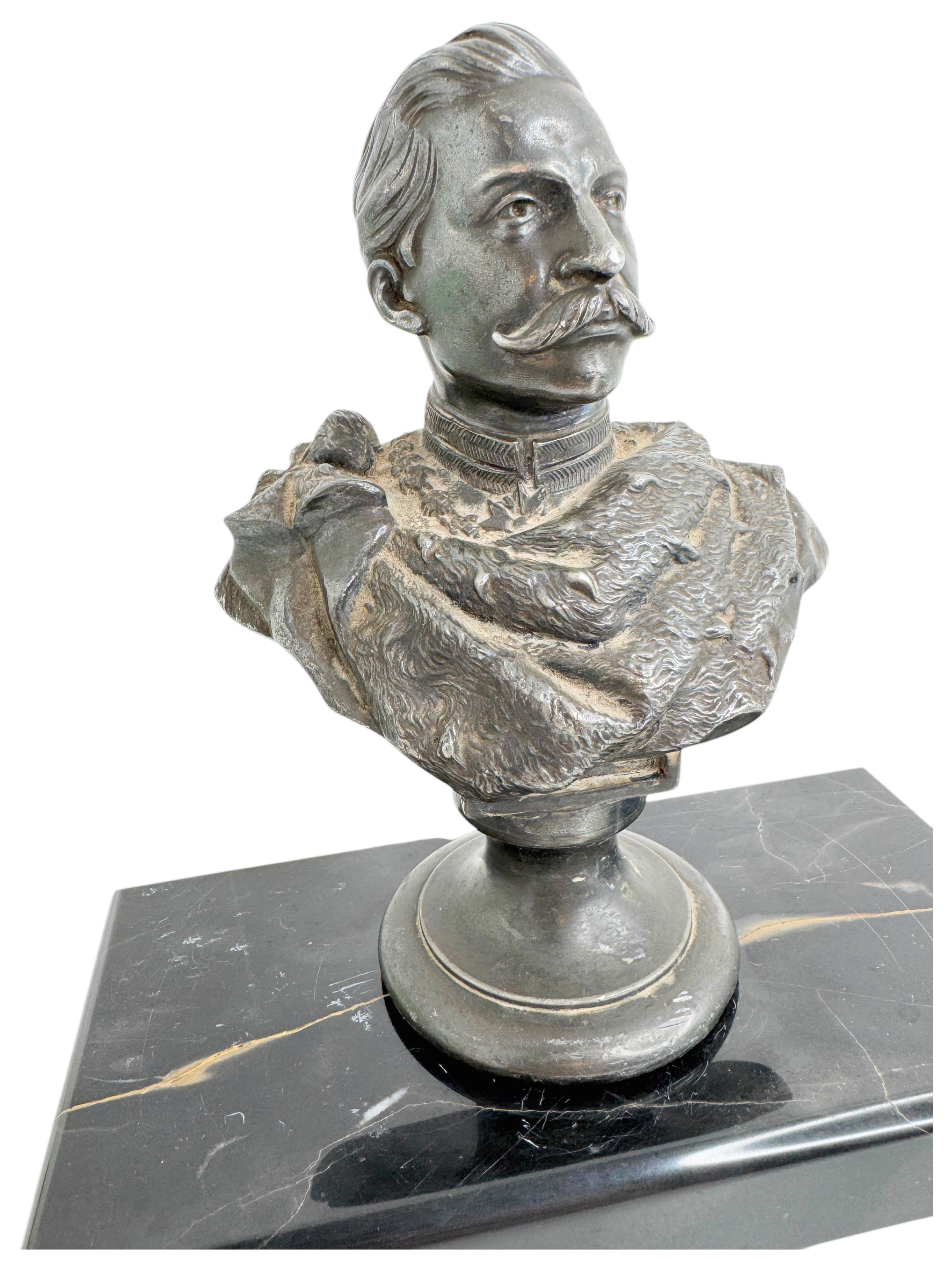 Imperatore Guglielmo II. Busto scultura su base di marmo Antico tedesco, 1900 in vendita 1