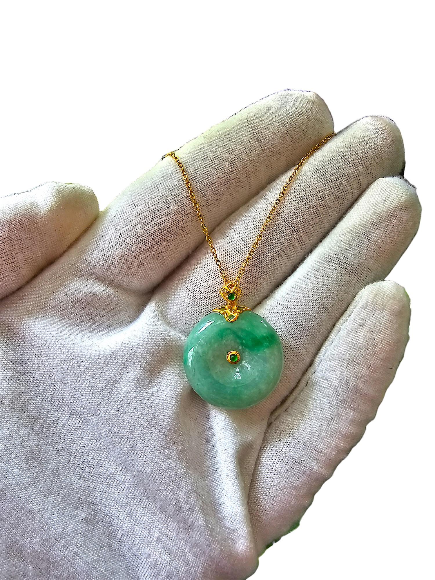 Women's or Men's Emperors Round Burmese Green A-Jadeite 24mm Donut Pendant (with 18K Yellow Gold) For Sale