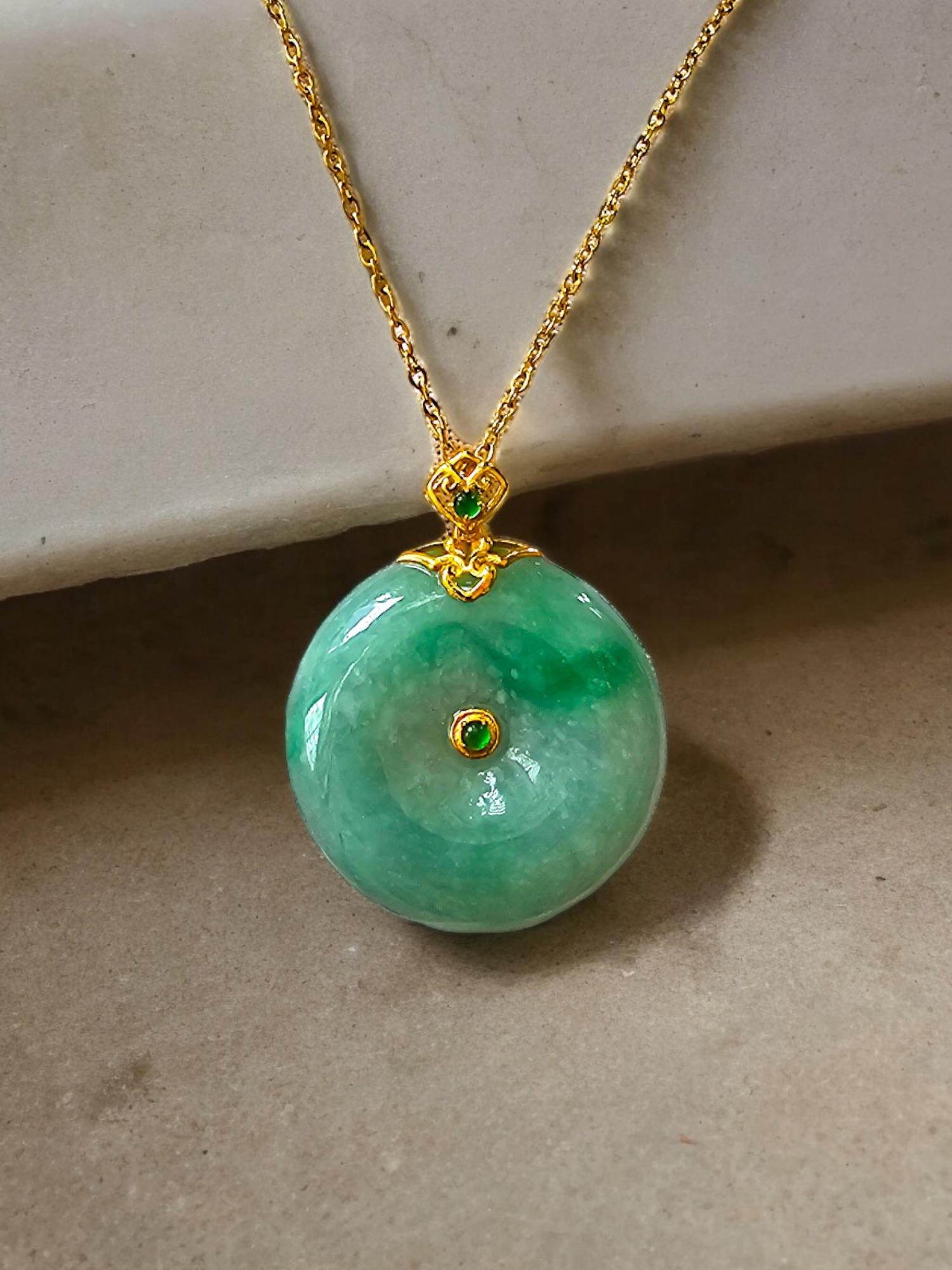 Emperors Round Burmese Green A-Jadeite 24mm Donut Pendant (with 18K Yellow Gold) For Sale 4