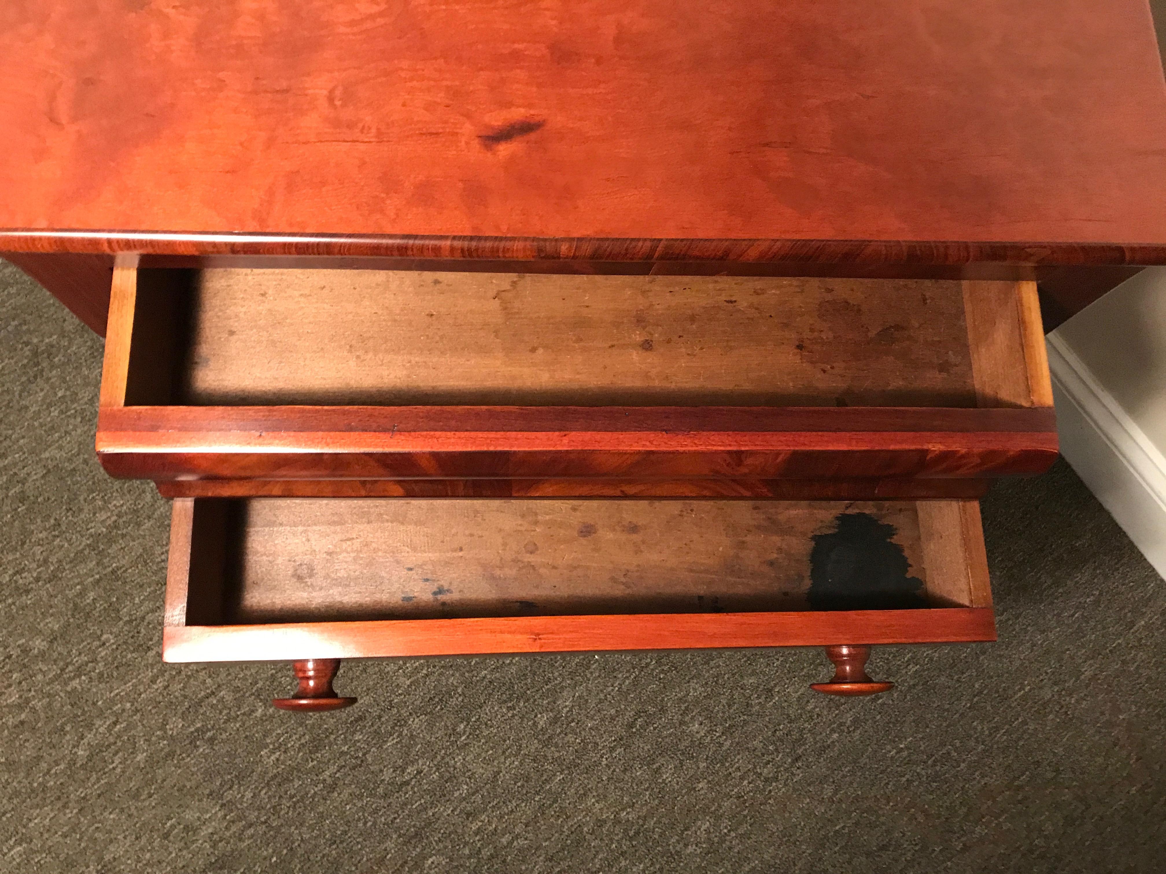 Empire 2-Drawer Stand in Tiger Maple, Cherry and Flamed Mahogany, circa 1820 In Good Condition In Billerica, MA