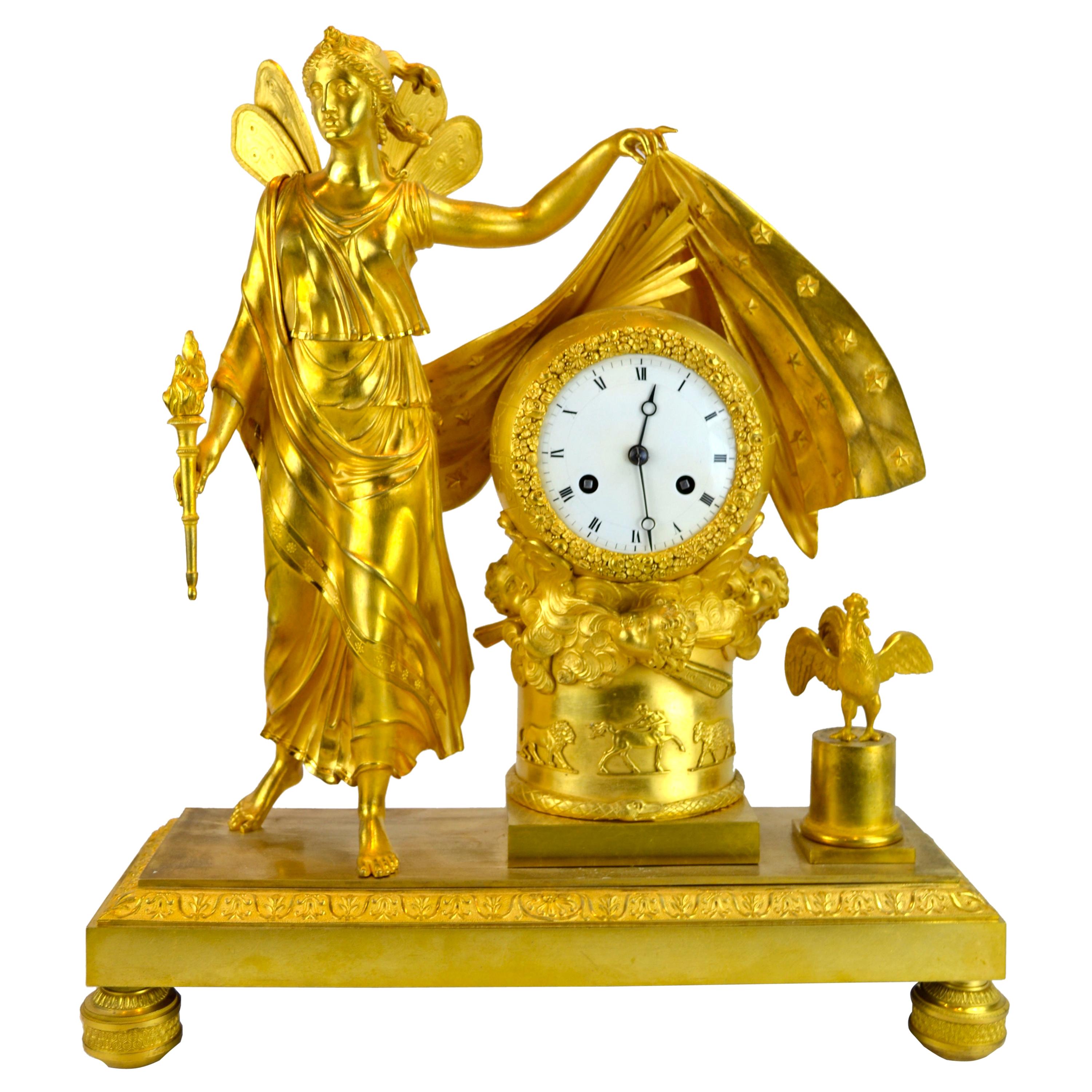   Französische Empire-Uhr der römischen Göttin Aurora, die einen neuen Tag anzeigt im Angebot