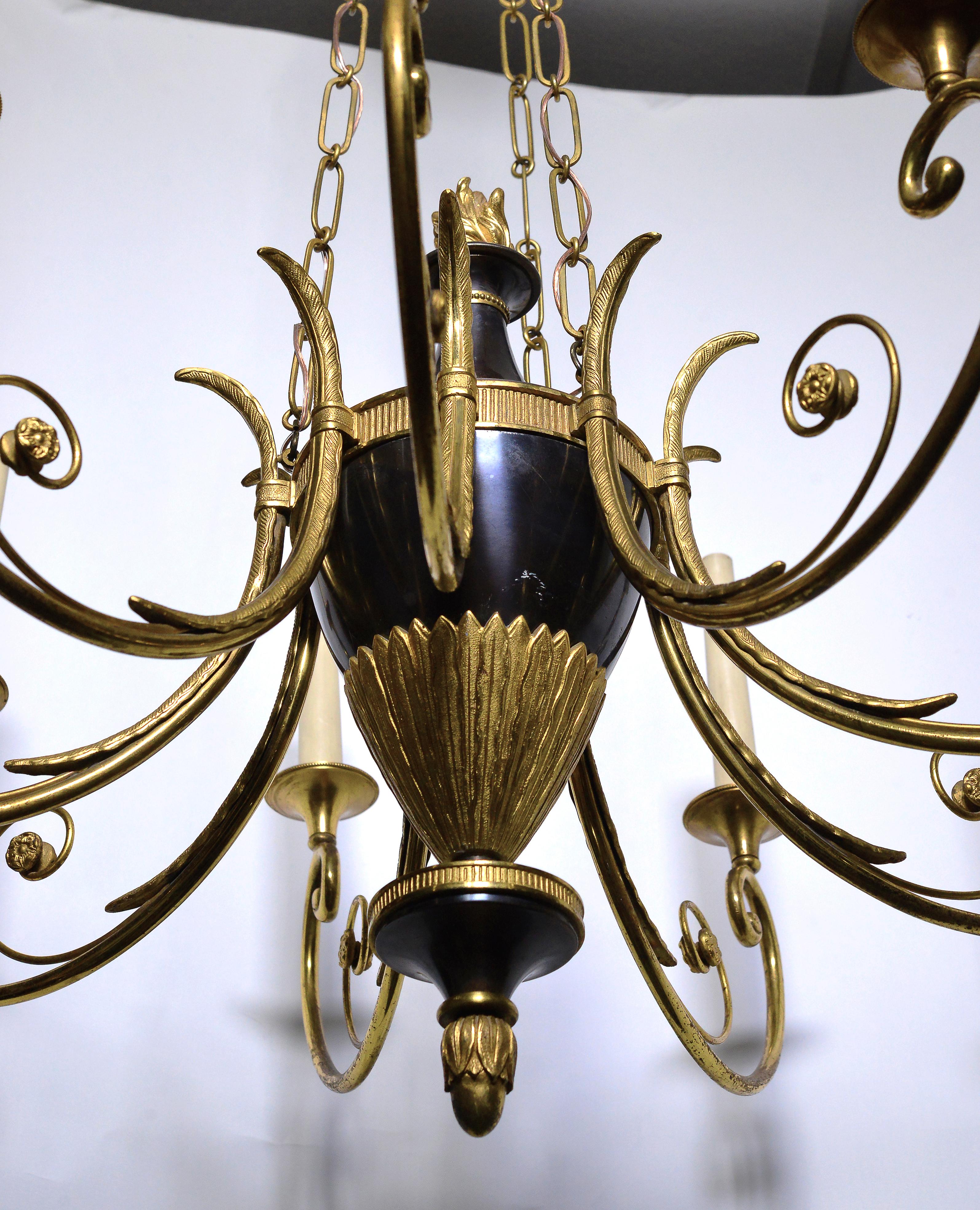 Antiker Empire-Kronleuchter aus vergoldeter Bronze und oxidierter 9er-Leuchte, frühes 20. Jahrhundert (Metall) im Angebot