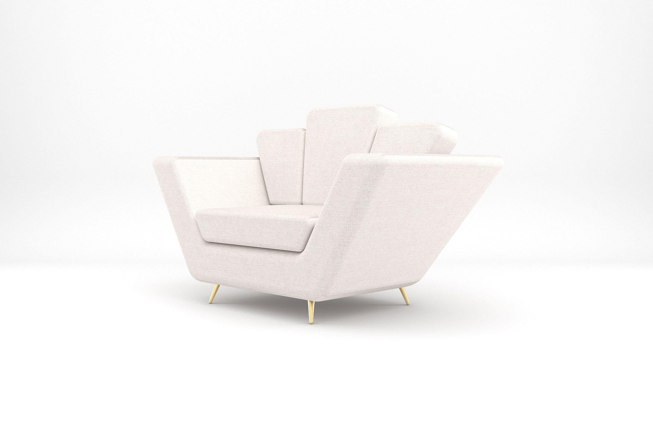 Named after one of the most iconic buildings of its era, the Empire collection brings us back to the majestic lines of Art Deco, imbuing each piece with a splendorous personality of its own while shaped with the characteristic luxuriousness of that
