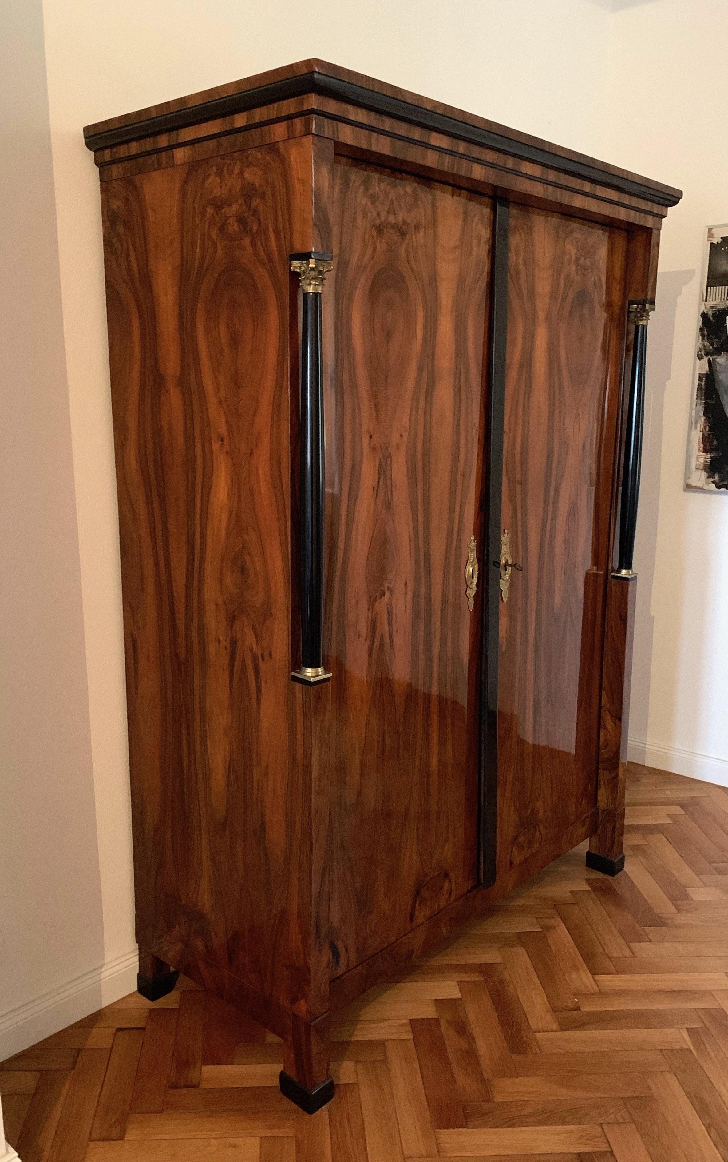 Empire Armoire, Walnut Veneer, Brass, Austria/Vienna circa 1815 In Good Condition In Regensburg, DE