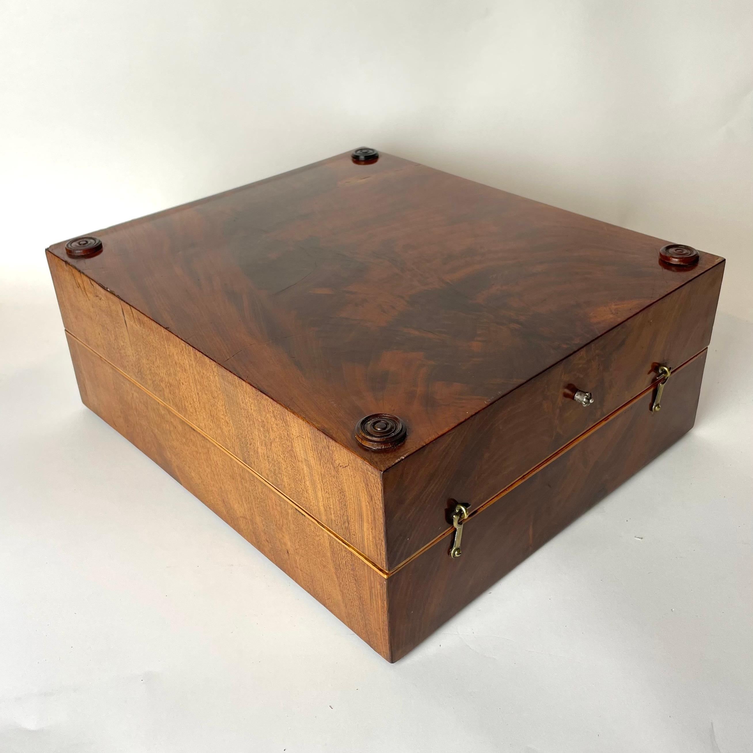 European Empire Backgammon Games Box in Mahogany with Pieces, early 19th Century For Sale