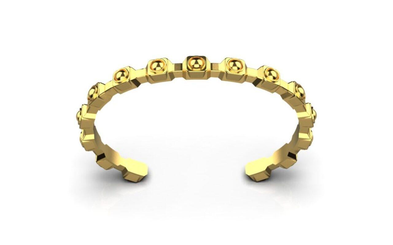 Le bracelet Empire est une pièce inégalée, au design classique, dont les détails complexes ont été réalisés à la main à la perfection pour un look distinctif.

Psaume 45, 6 - 