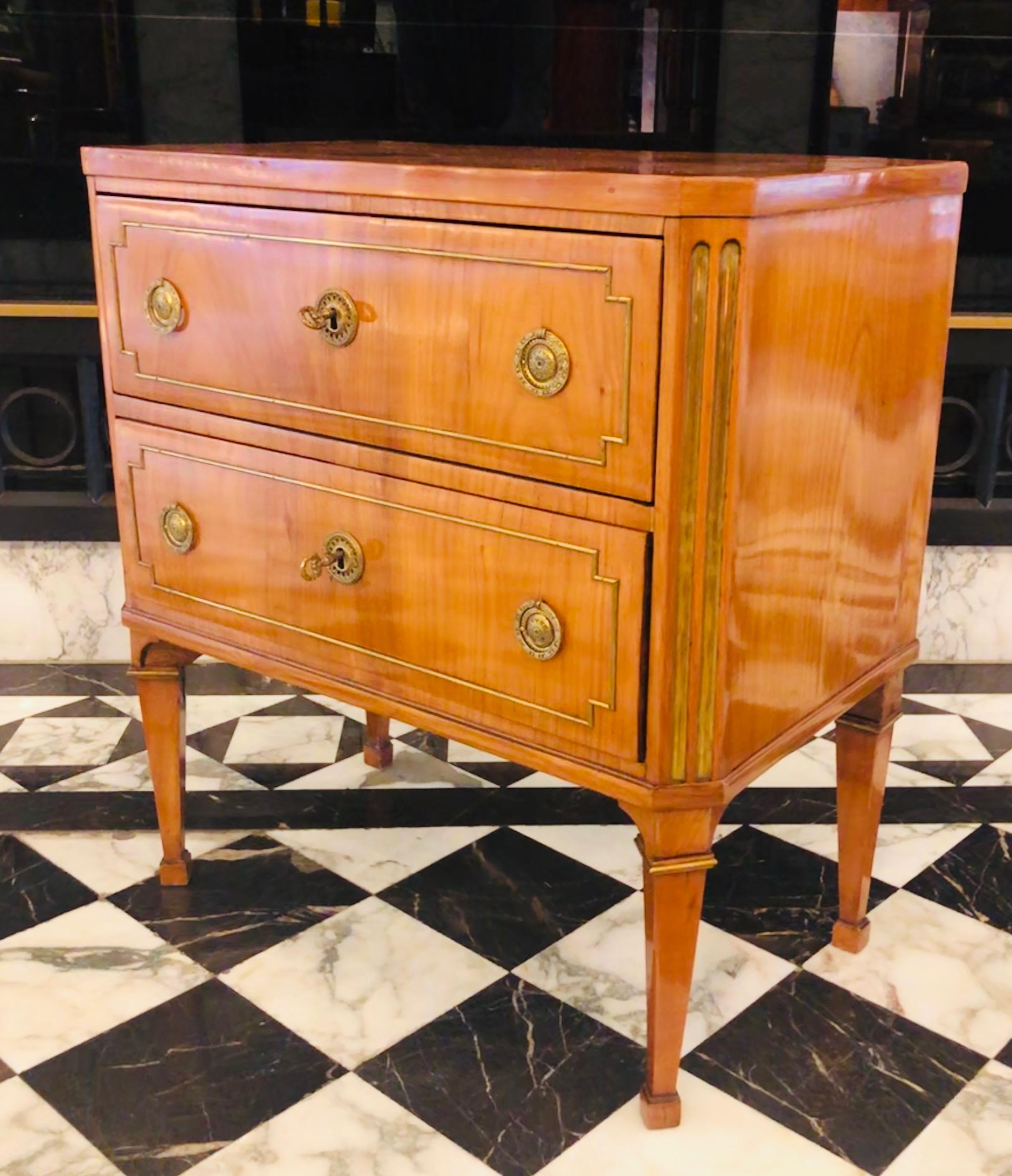 German Louis XVI Klassik Empire cherrywood commode circa 1770 from the private residential rooms of the offices of both German Presidents Richard von Weizsäcker and Roman Herzog in Castle Bellevue Berlin ( the White House of Germany )
The body and