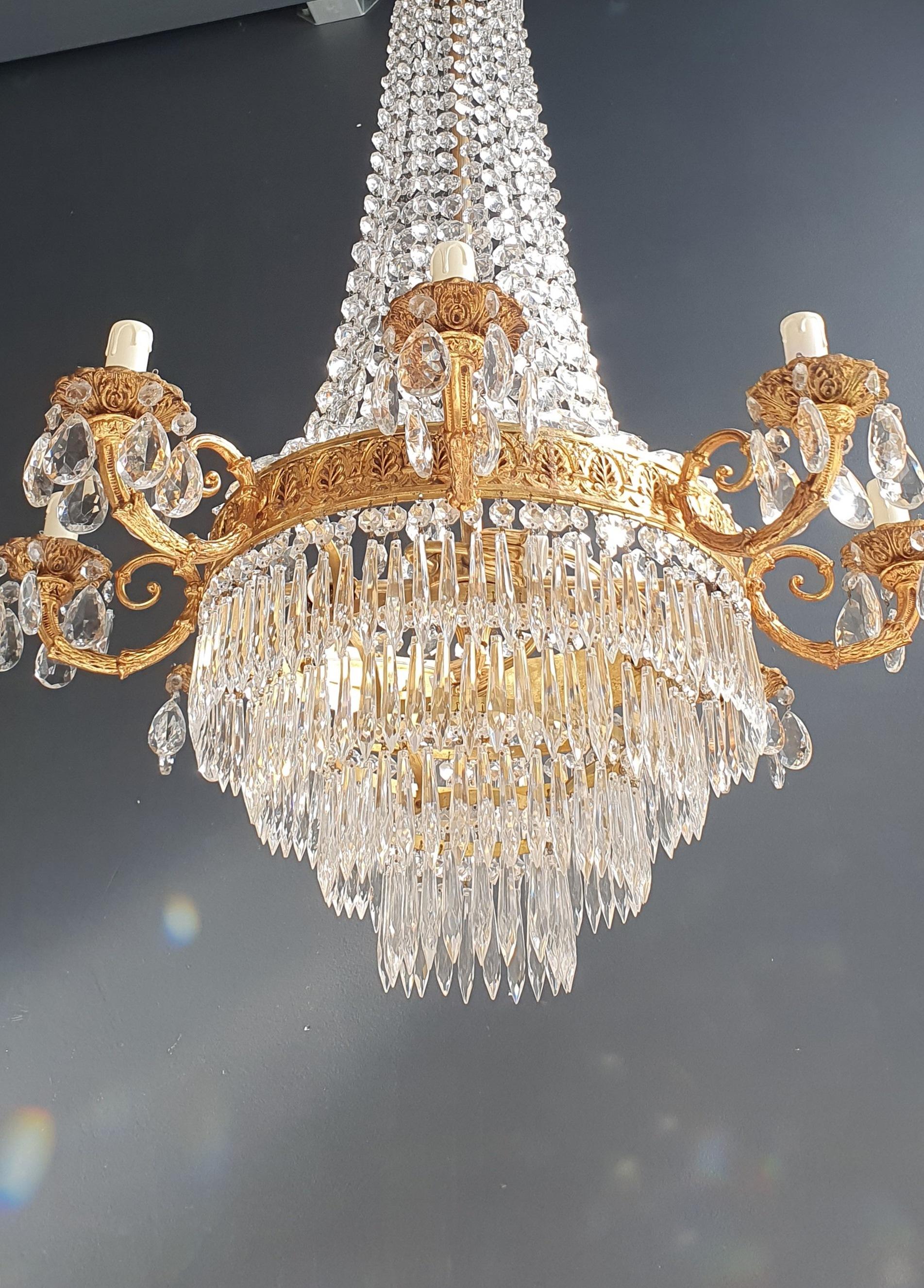 Metà XX secolo Lampadario in ottone Empire con lustro di cristallo per soffitto, oro antico