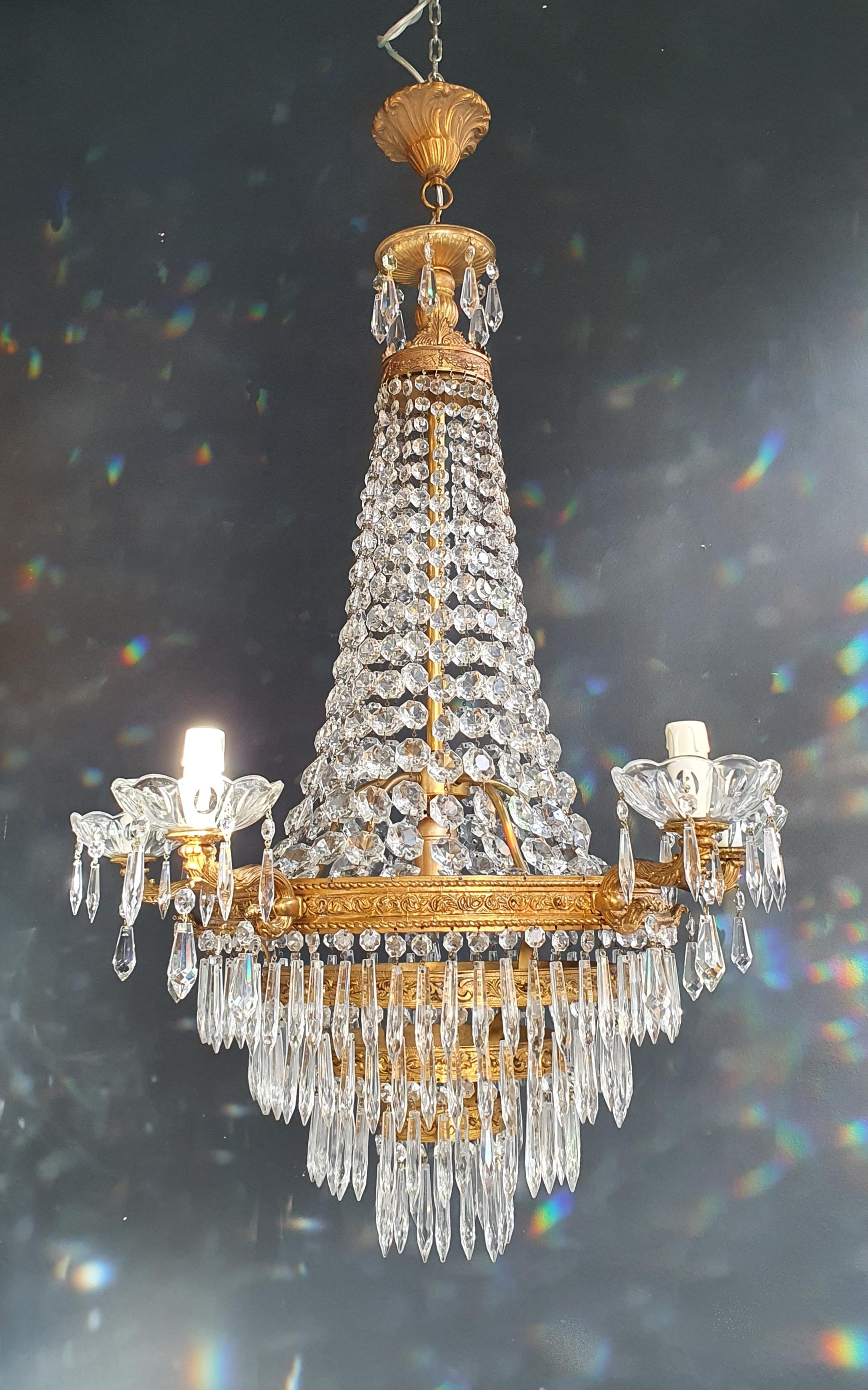 Cabling and sockets completely renewed. Crystal hand knotted
Measures: Total height 110 cm, height without chain 90 cm, diameter 68 cm, weight (approximately) 15 kg.

Number of lights: 5-light bulb sockets: E14 and 1 x E27



Montgolfiè