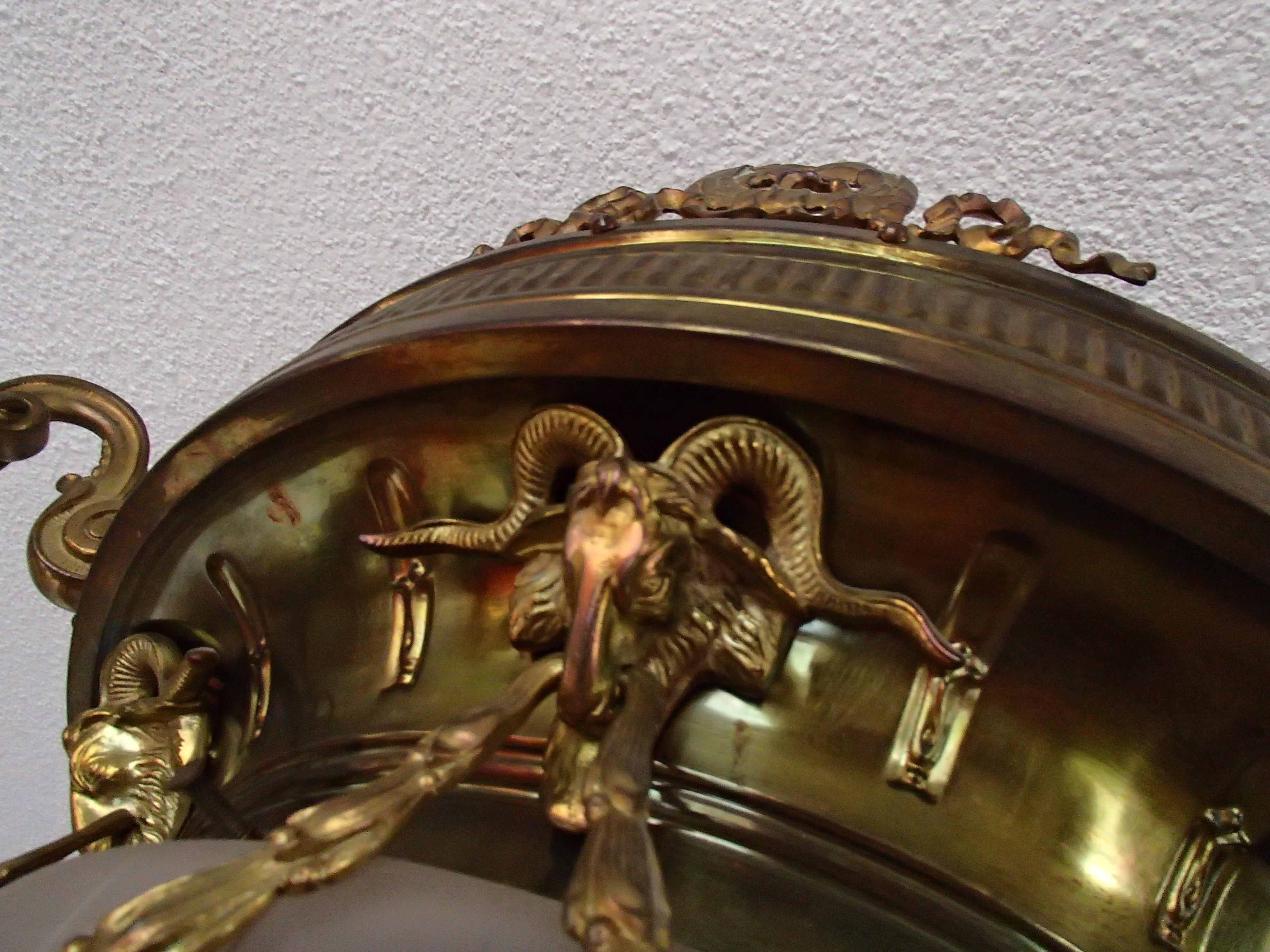 Empire Empire-Kronleuchter aus Bronze und Glas mit Beliers im Zustand „Gut“ im Angebot in Weiningen, CH