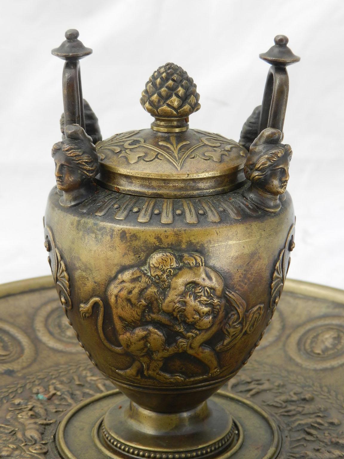 Empire bronze inkwell writing set 19th century
Greek mythology hercules and the lion
Unusual
Original glass liner
Bronze with good patina.







   