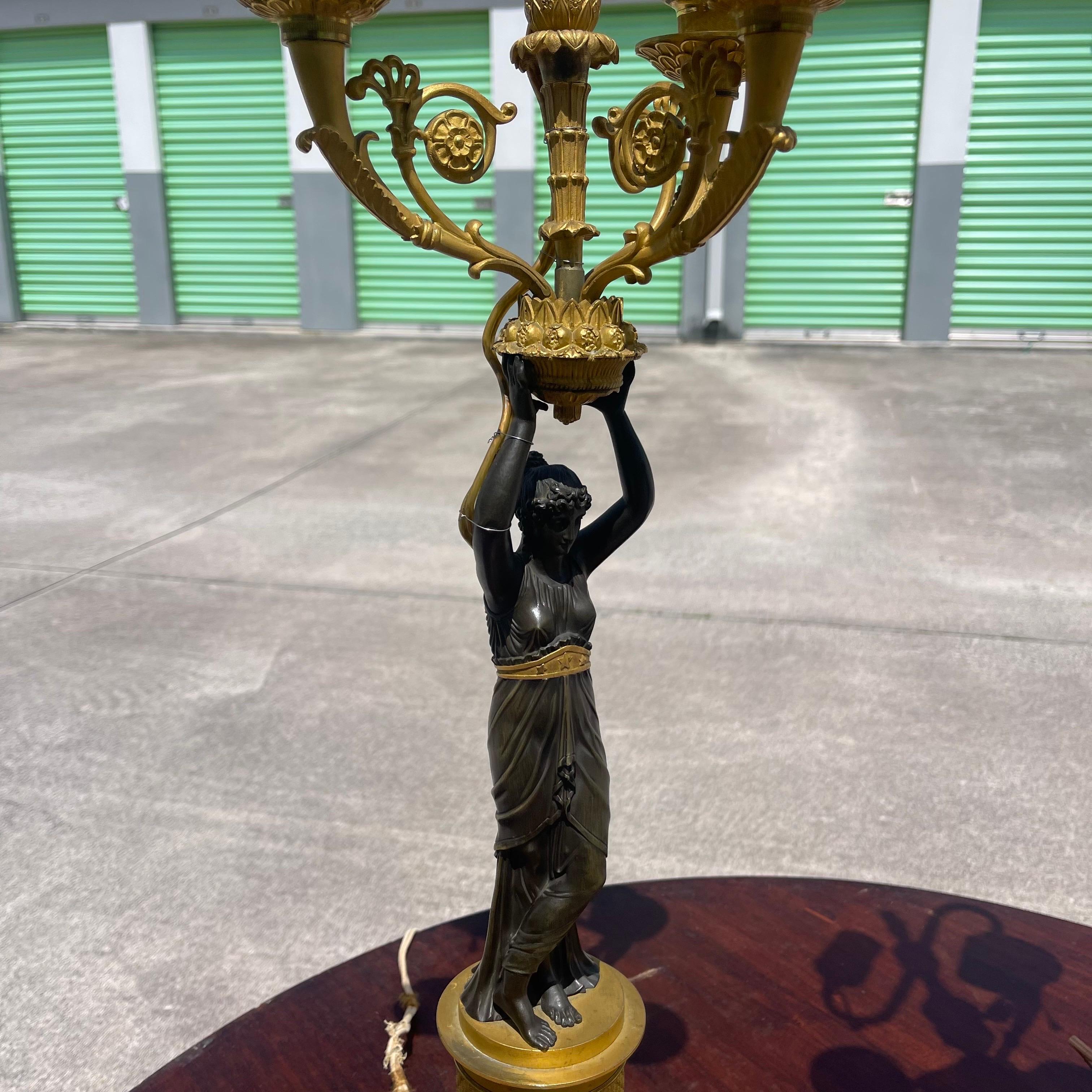 Lámparas de mesa imperio de bronce ormolu y 4 candelabros, Manner Rabiat, un par siglo XIX en venta