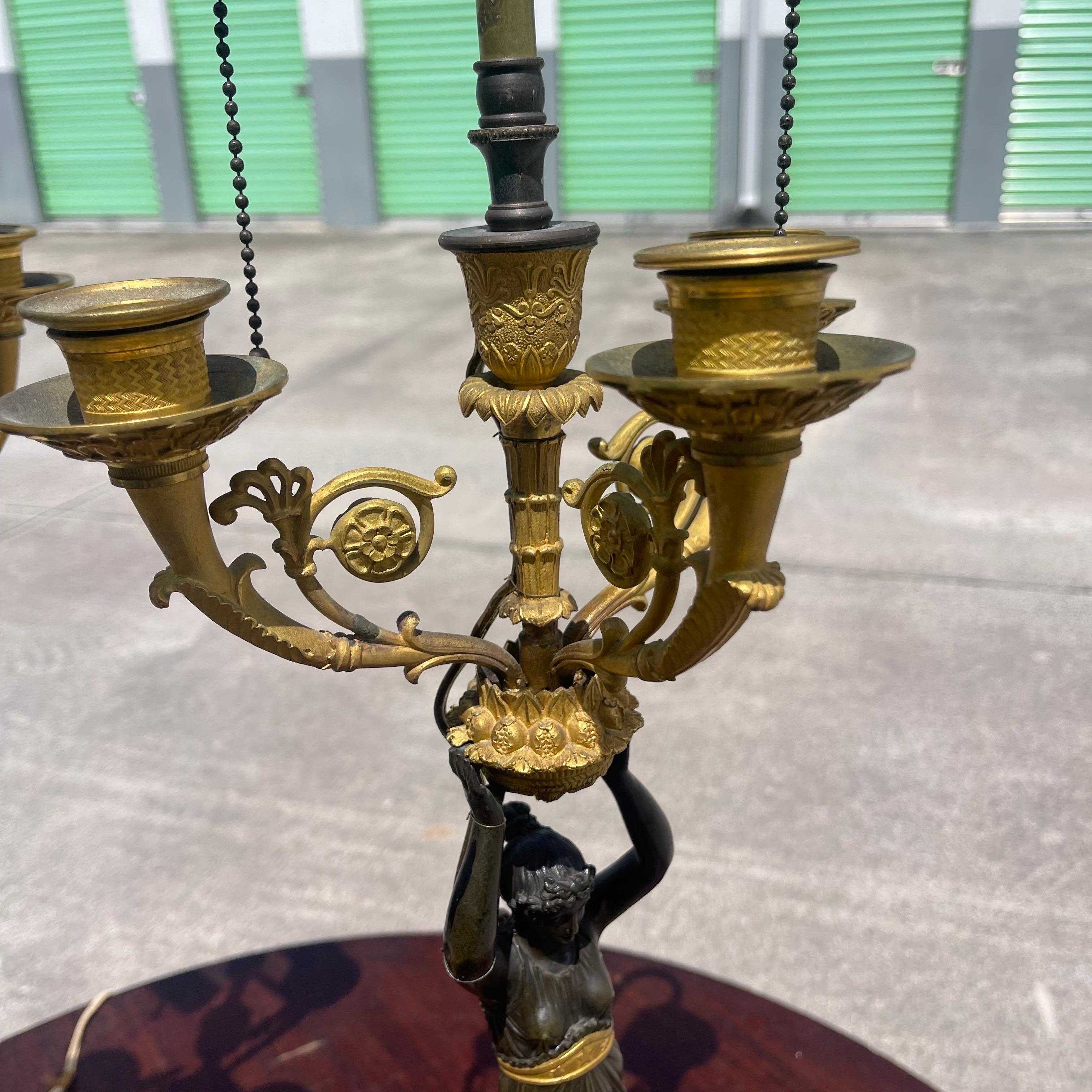Lámparas de mesa imperio de bronce ormolu y 4 candelabros, Manner Rabiat, un par Bronce en venta
