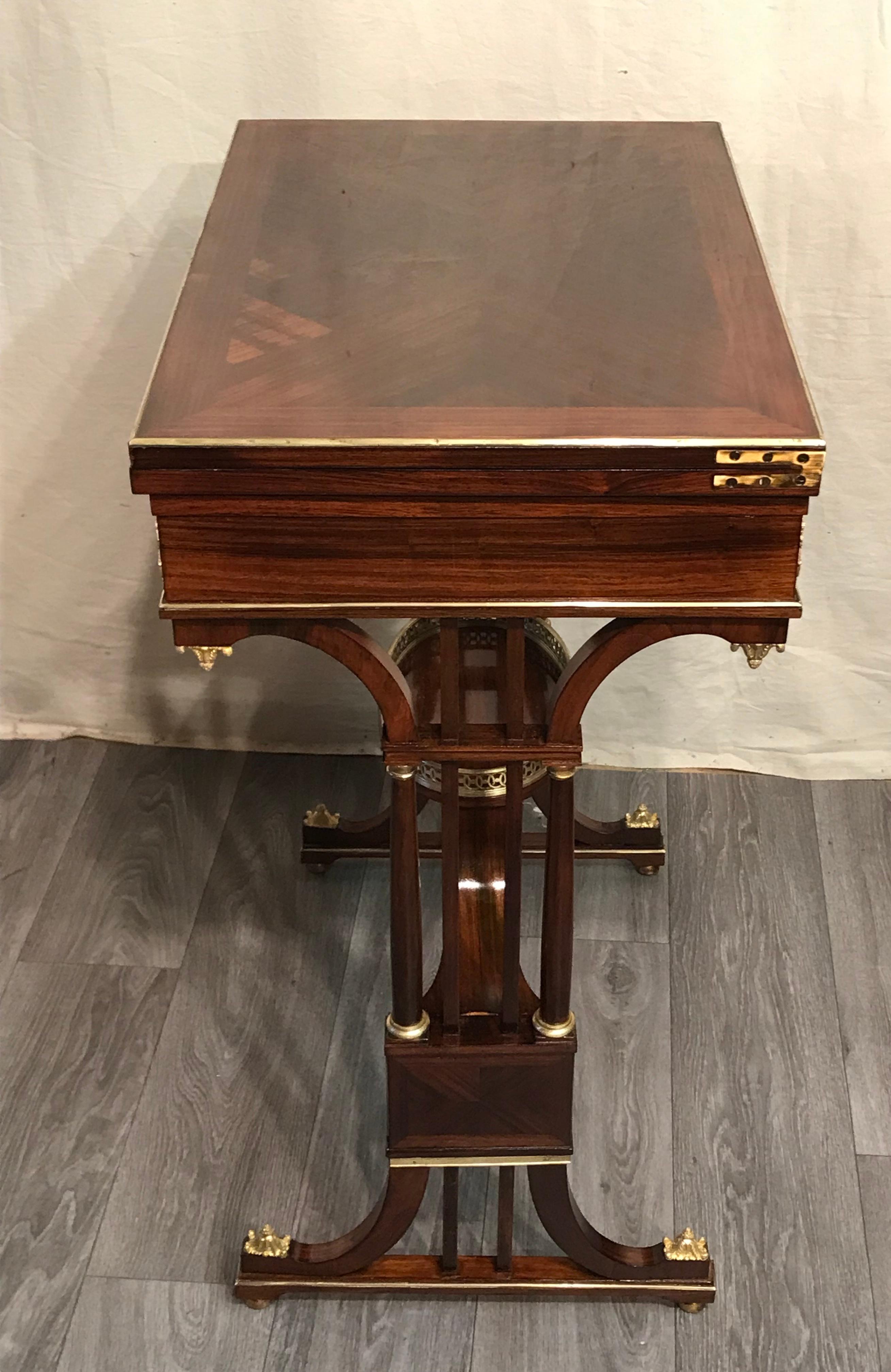 Impiallacciato Tavolo da gioco o da tè in stile impero, Vienna 1880-1900 in vendita