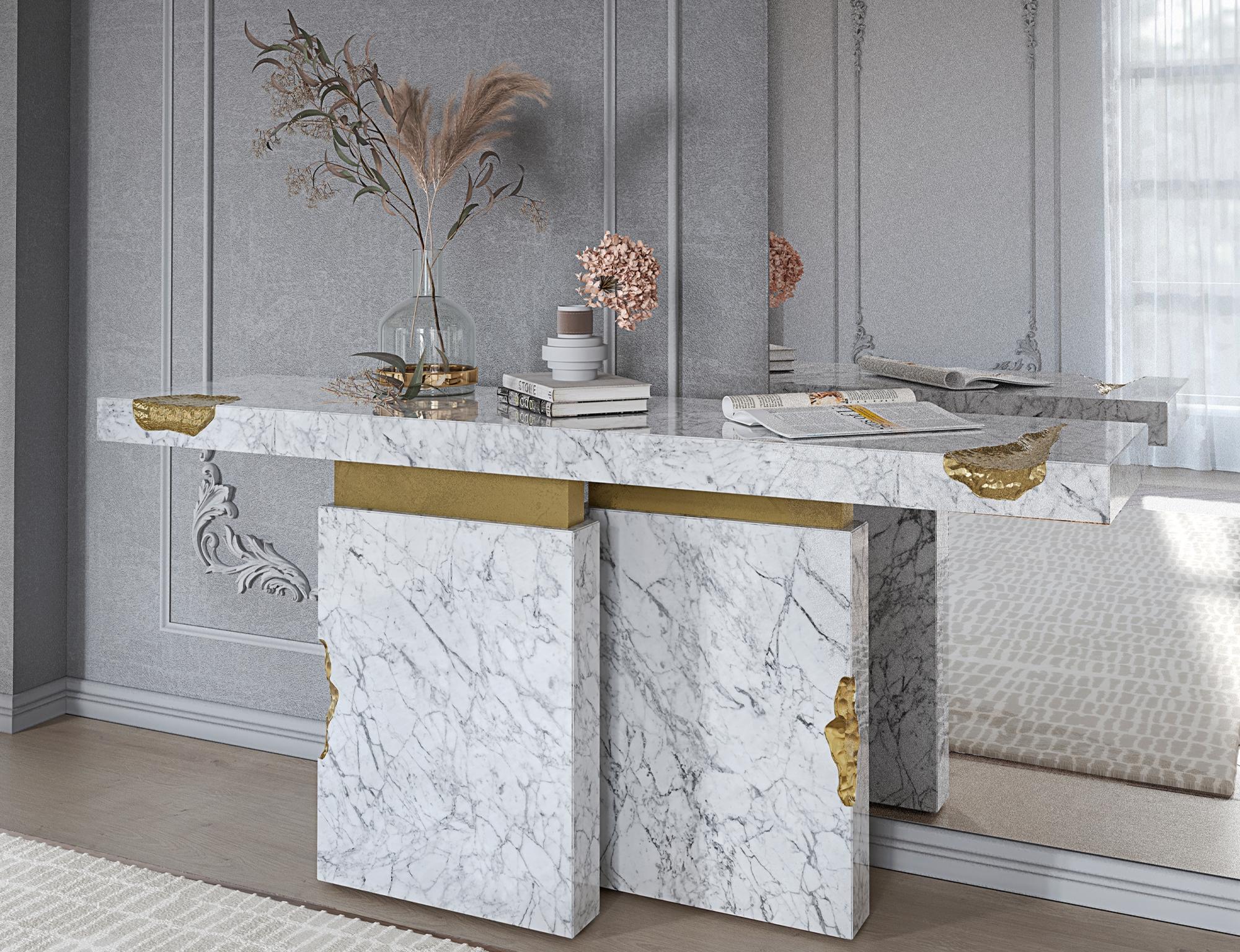 Console Empire Carrara faite à la main en marbre tourné et laiton - Boca do Lobo Neuf - En vente à Rio Tinto, PT