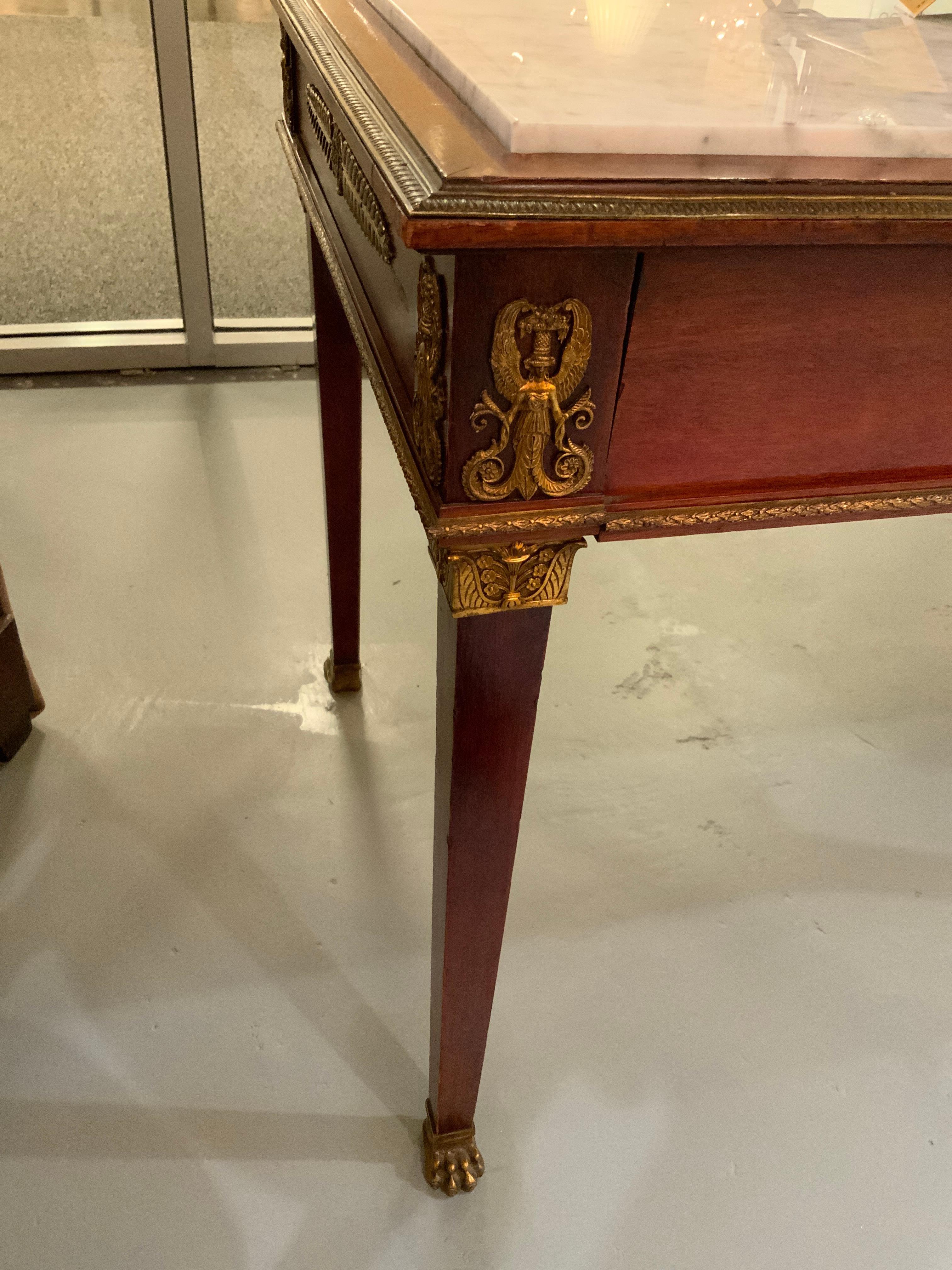 Empire Center Tisch/Schreibtisch  In Mahagoni mit Bronzebeschlägen, weißer Marmorplatte im Angebot 7