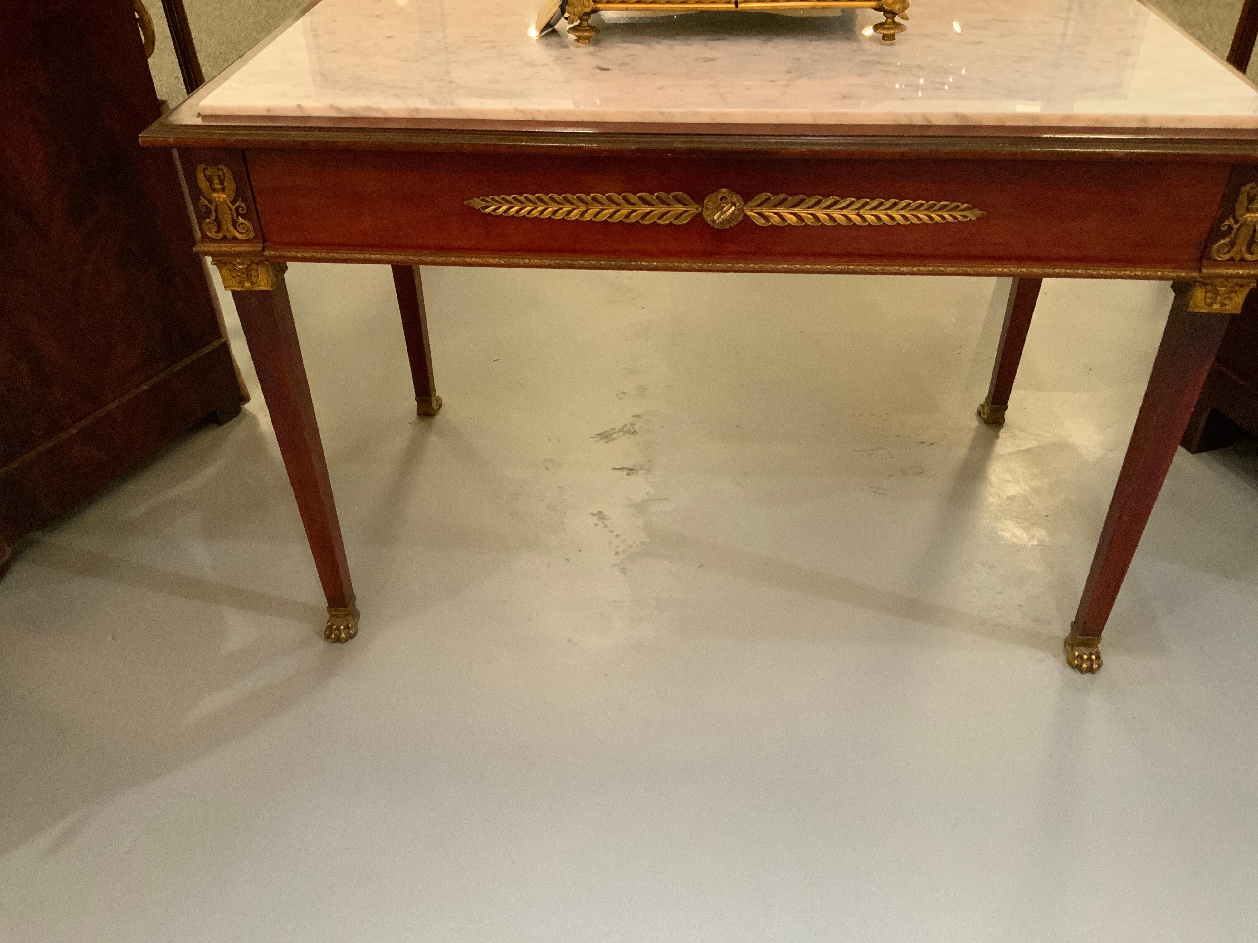 Empire Center Tisch/Schreibtisch  In Mahagoni mit Bronzebeschlägen, weißer Marmorplatte im Angebot 3