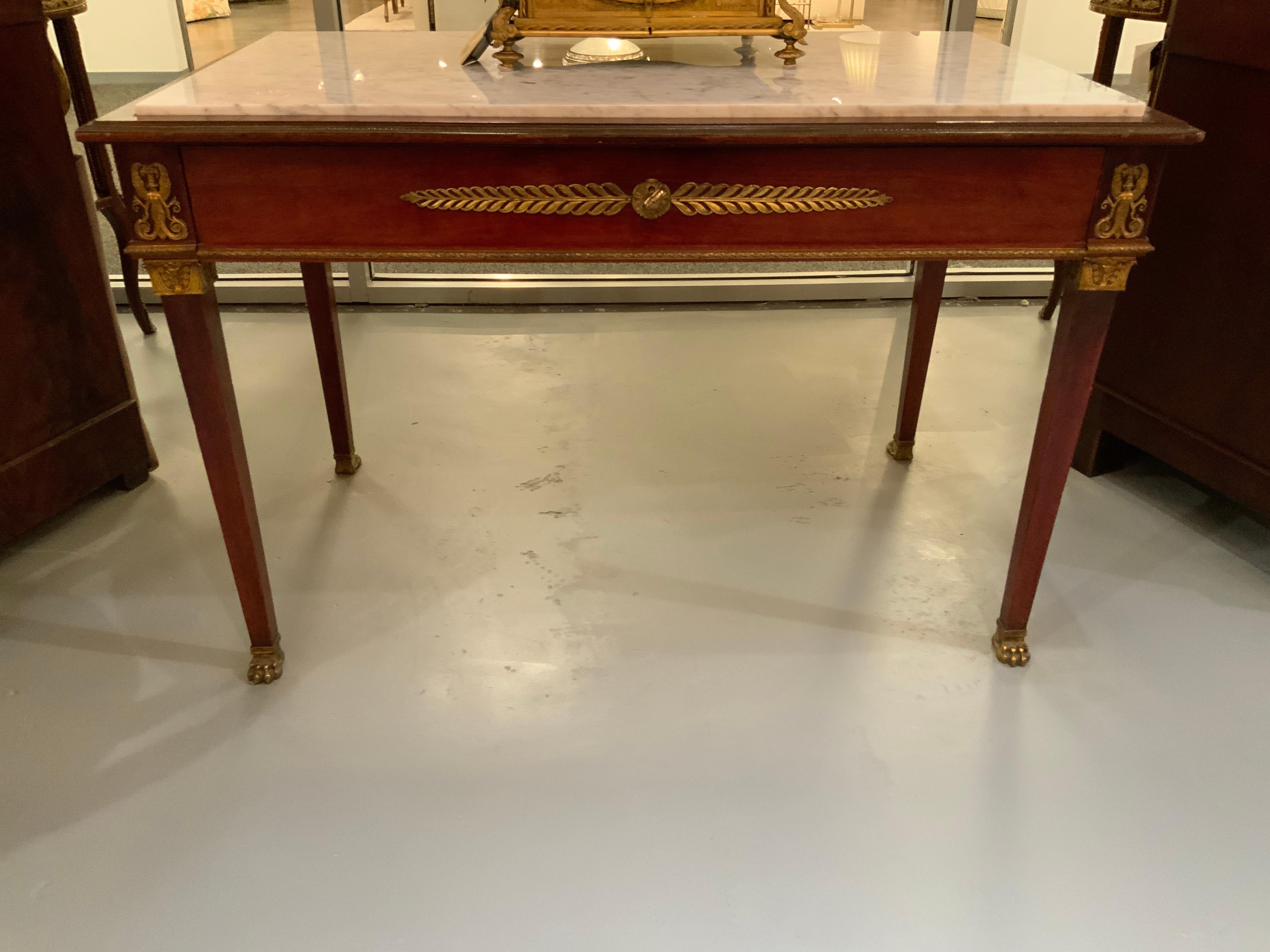 Empire Center Tisch/Schreibtisch  In Mahagoni mit Bronzebeschlägen, weißer Marmorplatte im Angebot 4