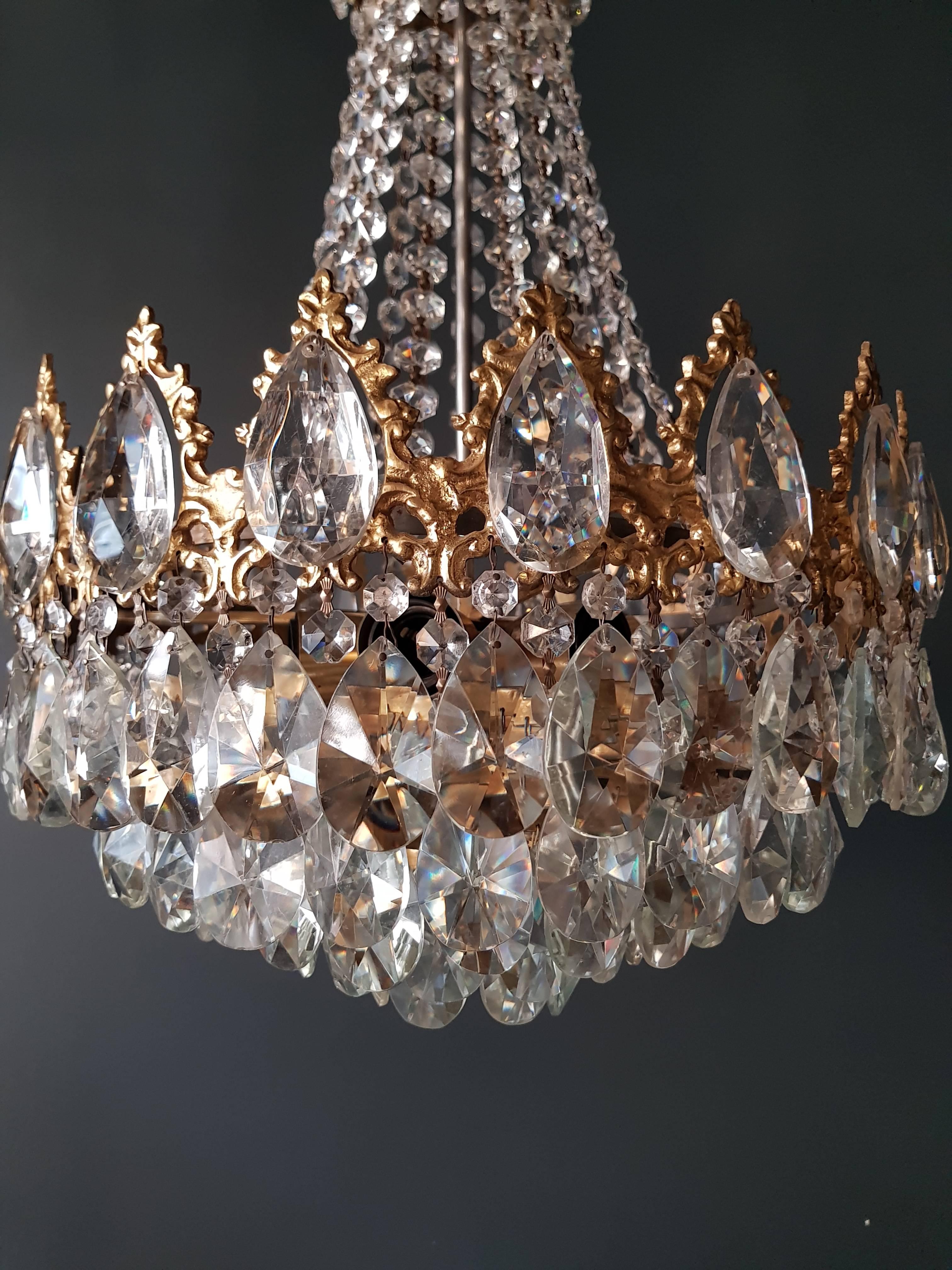 Empire chandelier crystal hall
Original preserved chandelier, circa 1950. Cabling and sockets completely renewed.
Measures: Total height 130 cm, height without chain 80 cm, diameter 40 cm, weight (approximately) 8kg.

Number of lights: Six-light