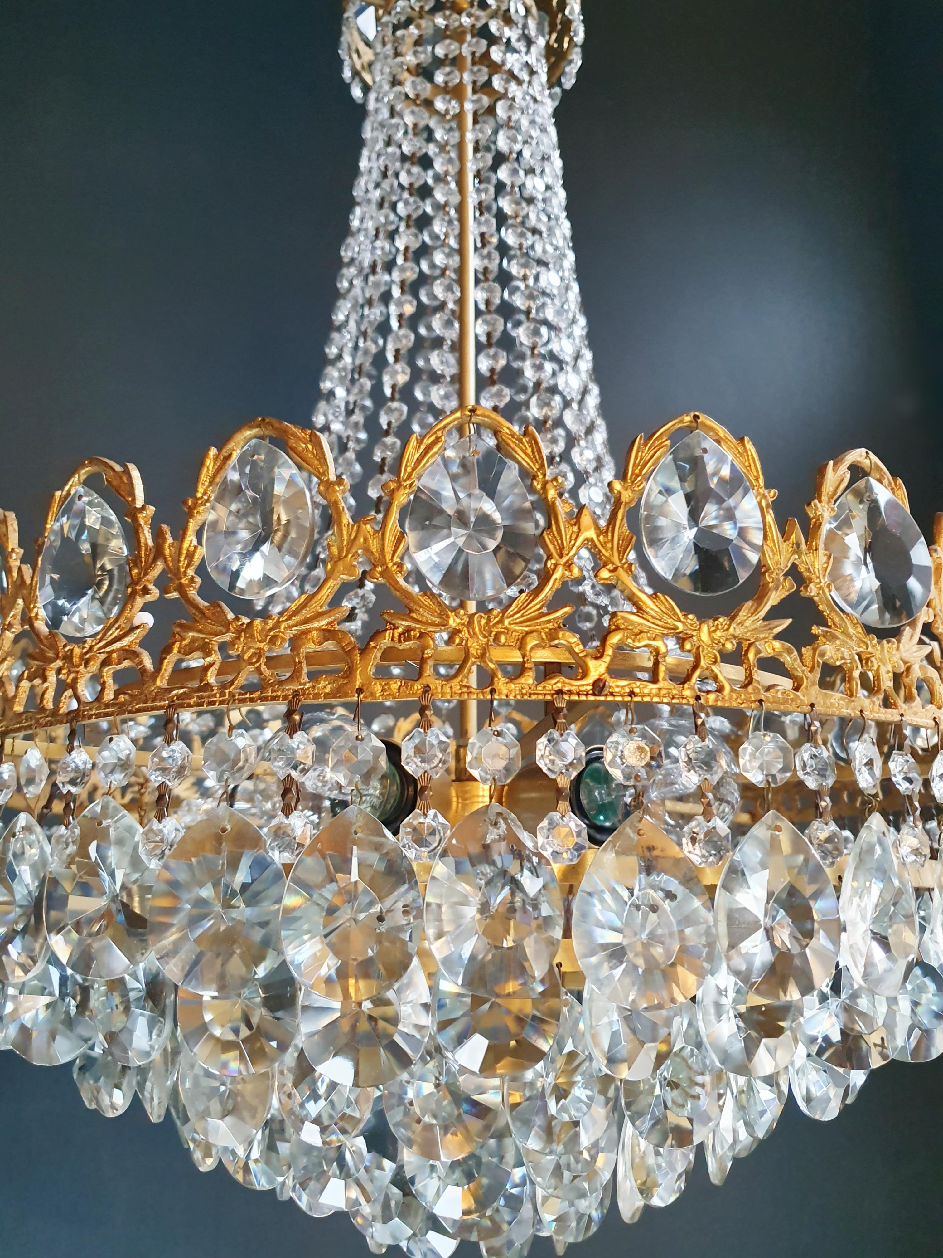 Empire chandelier crystal hall
Original preserved chandelier, circa 1950. Cabling and sockets completely renewed.
Measures: Total height 130 cm, height without chain 84 cm, diameter 50 cm, weight (approximately) 10kg.

Number of lights: