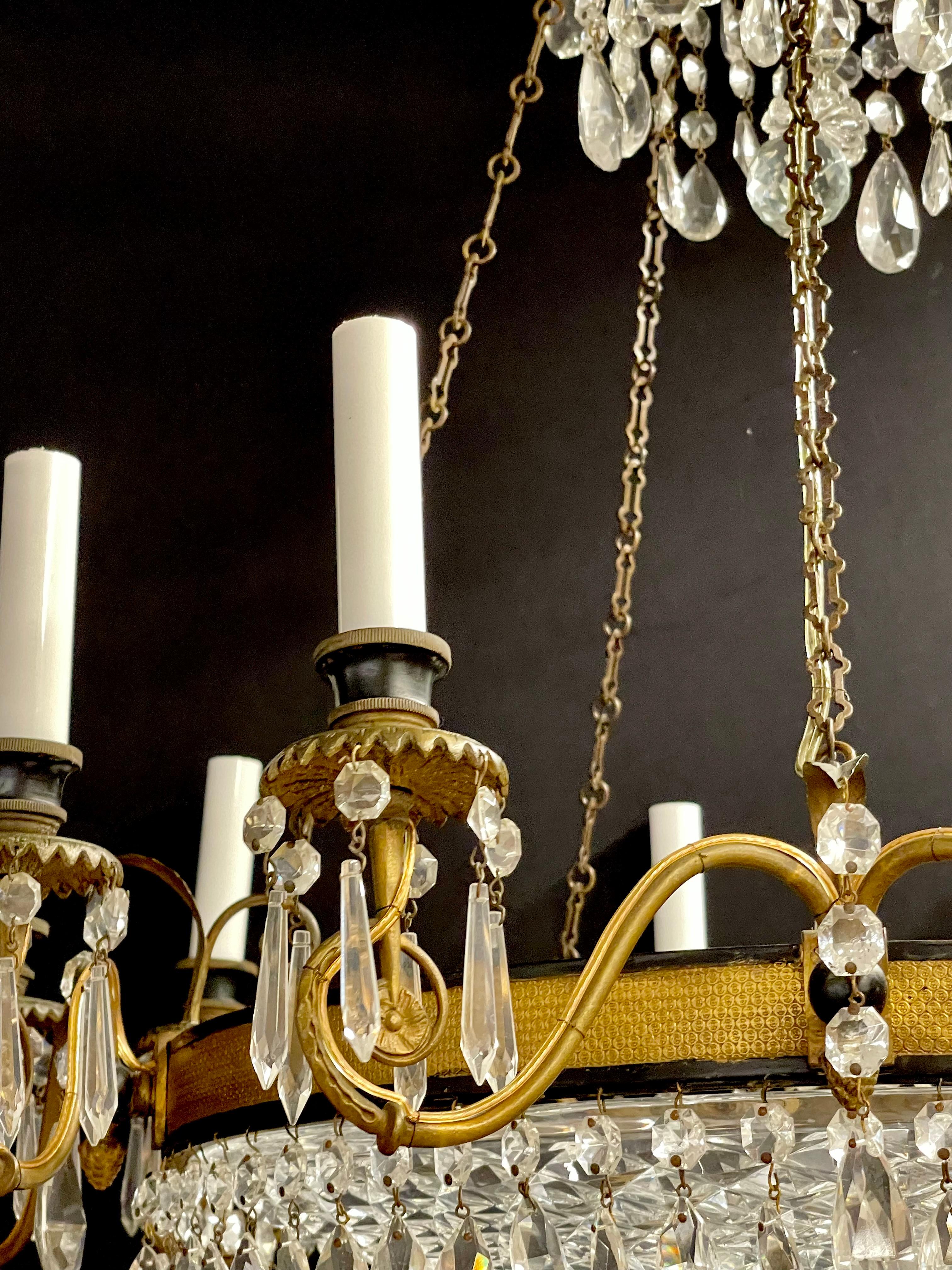 Lustre Empire à dix lumières en bronze doré et cristal en vente 3