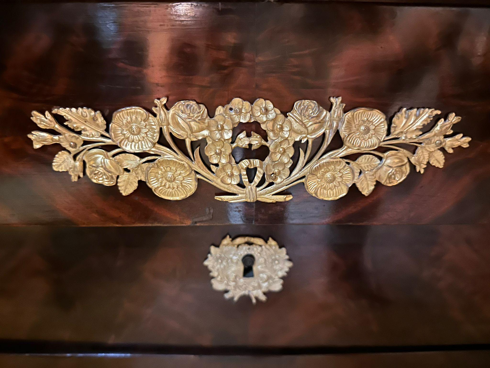 Empire Chest of Drawers in Mahogany Veneer, 19th century Napoleon III RESTAURED For Sale 1