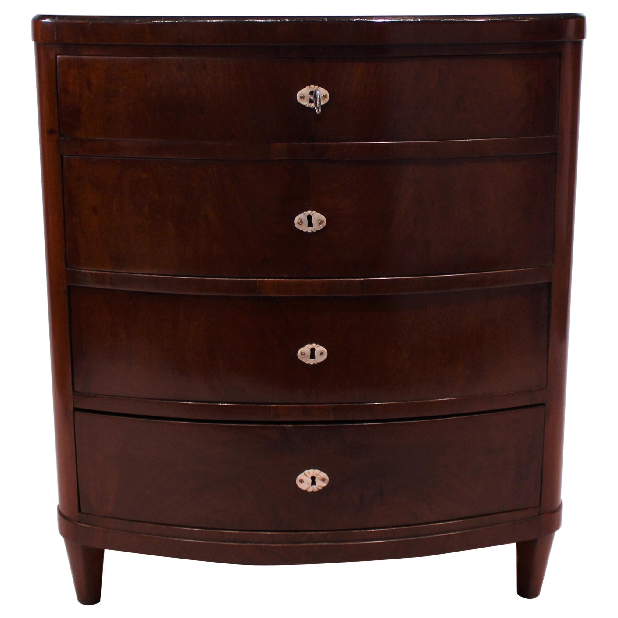 Early American FiveDrawer Mahogany Chest of Drawers, circa 1820s at 1stDibs