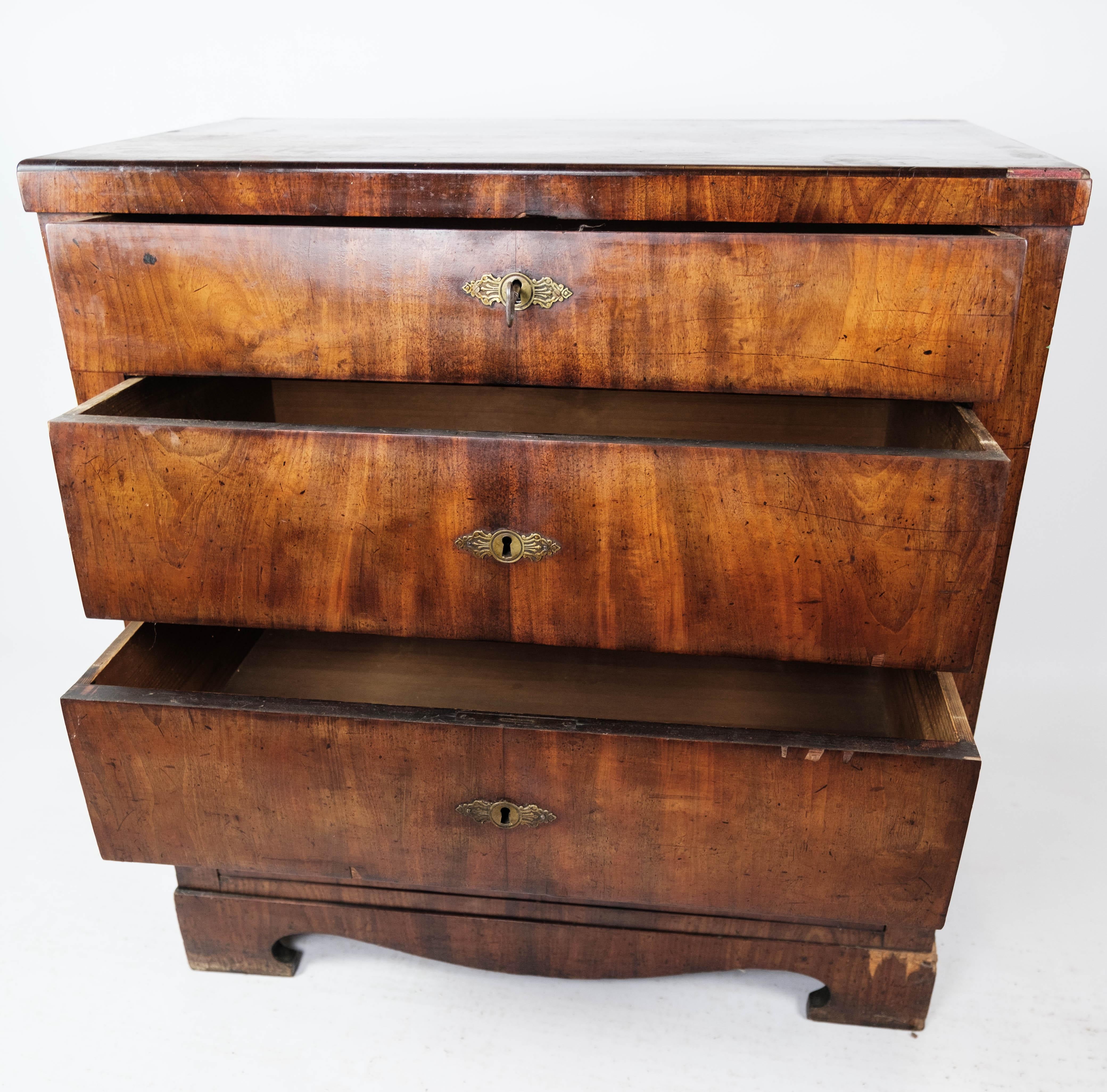 Empire Chest of Drawers With Four Drawers Made In Mahogany From 1840s For Sale 4