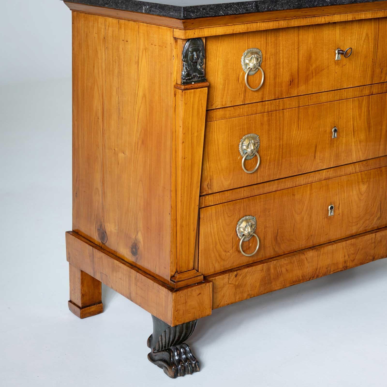 Cómoda Imperio con tapa de granito, Francia, principios del siglo XIX en venta 8