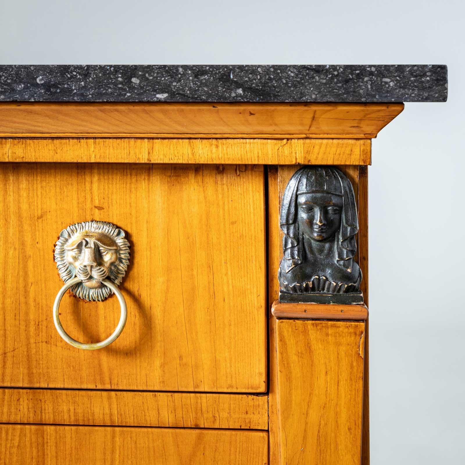 Cómoda Imperio con tapa de granito, Francia, principios del siglo XIX en venta 11