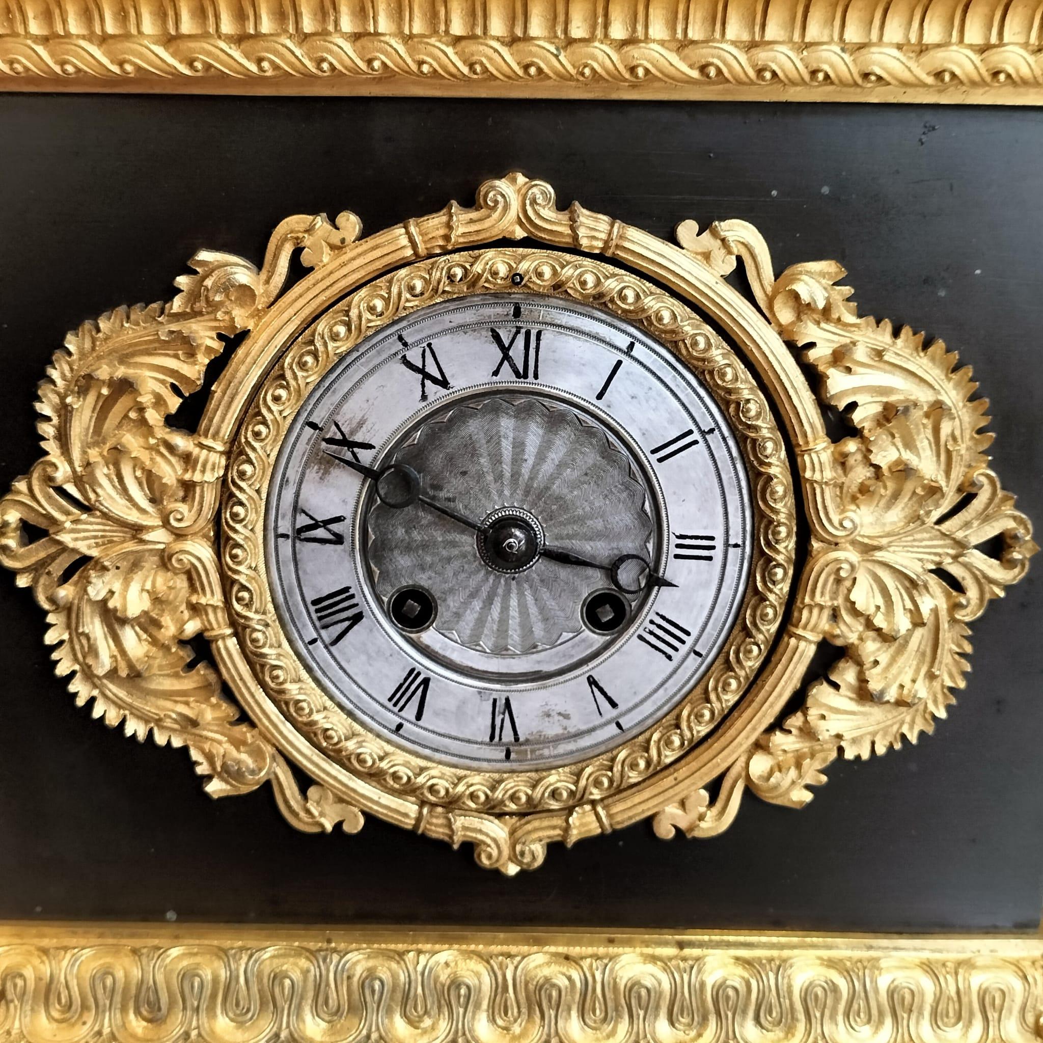Empire Clock in representing a Horse and a Dog in Gilt Bronze, 19th Century For Sale 6